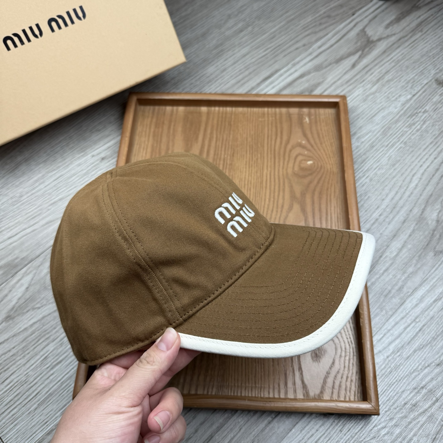 。miumiu。【配防尘袋】新品棒球帽！材质：纯棉！透气性好！春天挡风，夏天防晒必备单品！颜色大气！款式