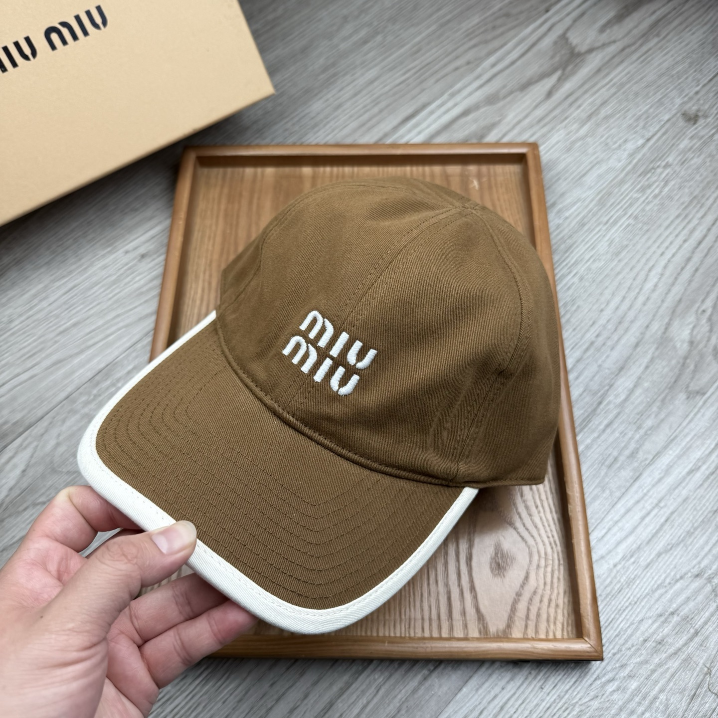 。miumiu。【配防尘袋】新品棒球帽！材质：纯棉！透气性好！春天挡风，夏天防晒必备单品！颜色大气！款式