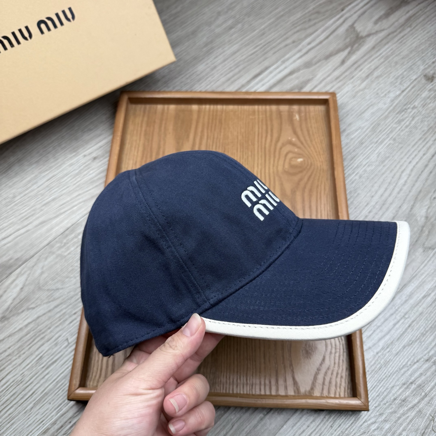 。miumiu。【配防尘袋】新品棒球帽！材质：纯棉！透气性好！春天挡风，夏天防晒必备单品！颜色大气！款式