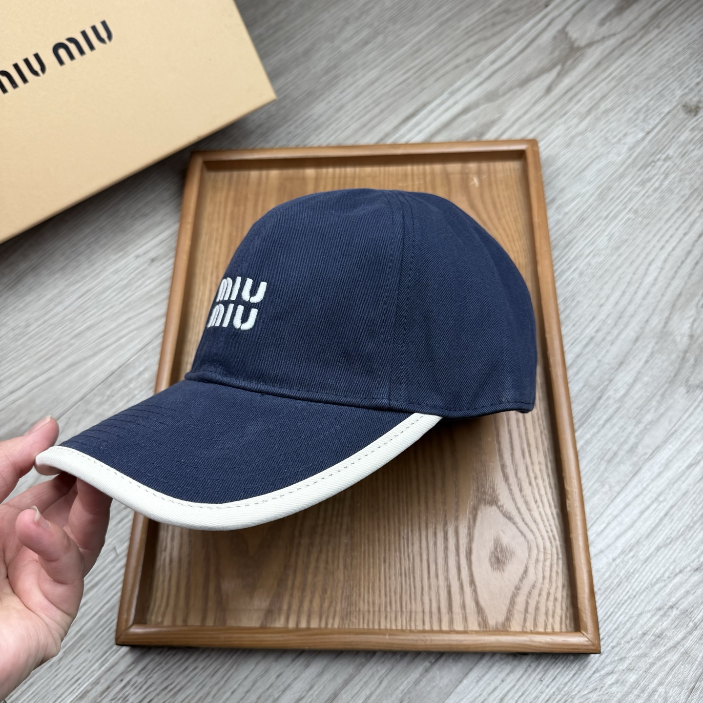 。miumiu。【配防尘袋】新品棒球帽！材质：纯棉！透气性好！春天挡风，夏天防晒必备单品！颜色大气！款式