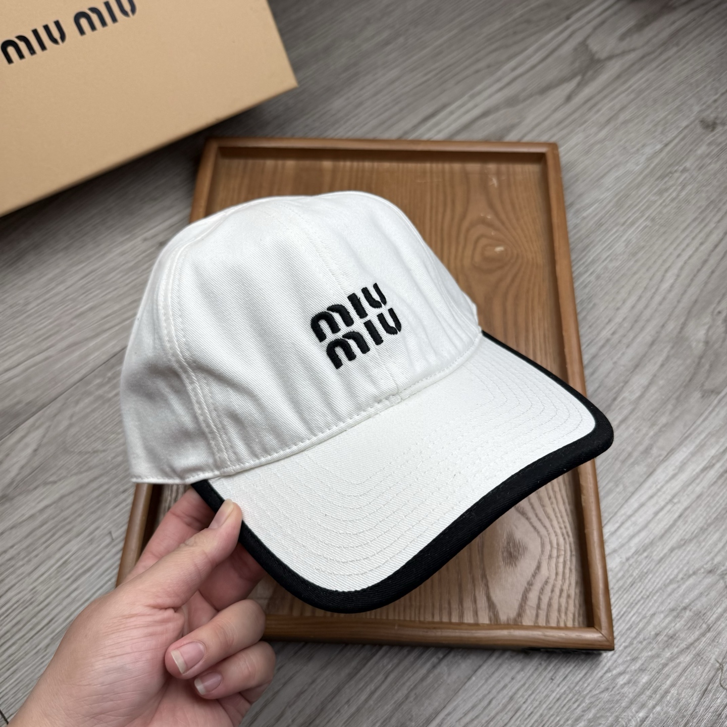 。miumiu。【配防尘袋】新品棒球帽！材质：纯棉！透气性好！春天挡风，夏天防晒必备单品！颜色大气！款式