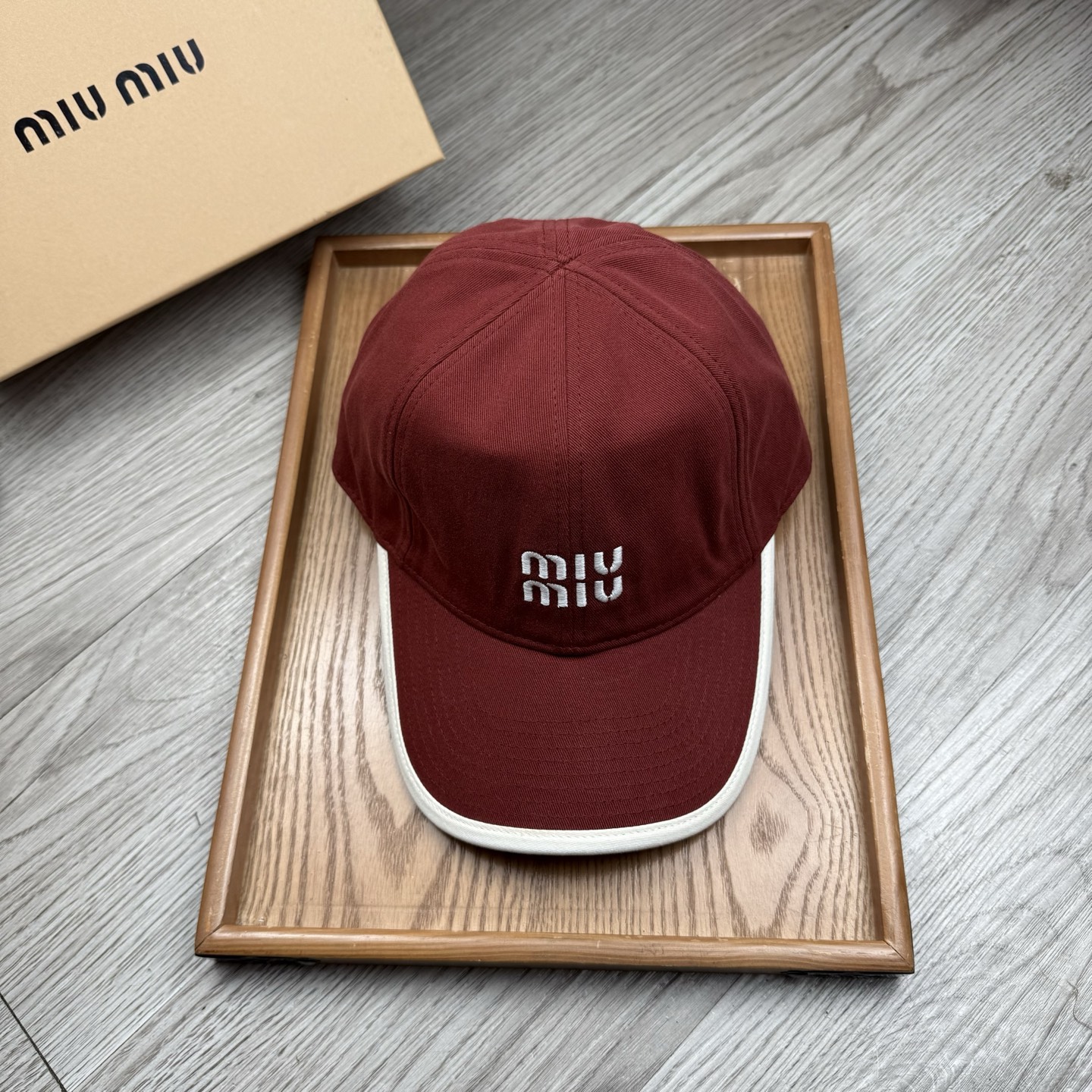 。miumiu。【配防尘袋】新品棒球帽！材质：纯棉！透气性好！春天挡风，夏天防晒必备单品！颜色大气！款式