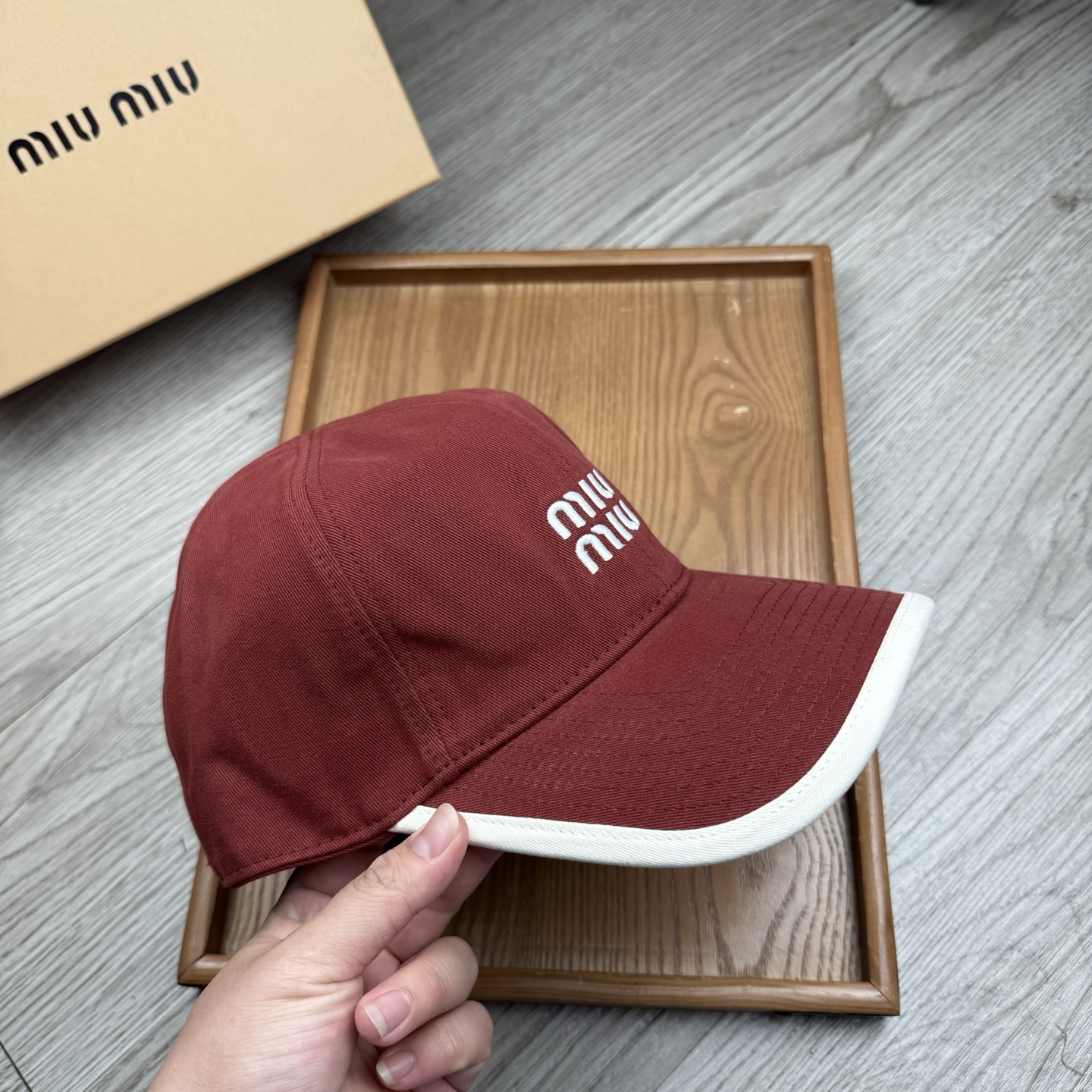 。miumiu。【配防尘袋】新品棒球帽！材质：纯棉！透气性好！春天挡风，夏天防晒必备单品！颜色大气！款式