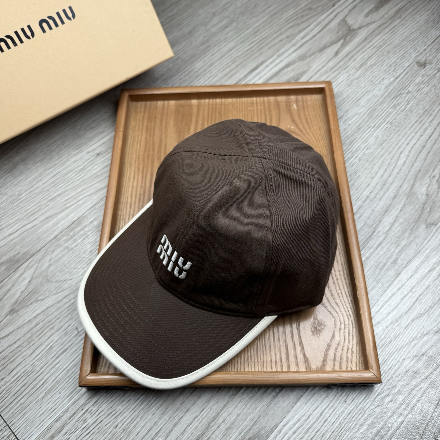 。miumiu。【配防尘袋】新品棒球帽！材质：纯棉！透气性好！春天挡风，夏天防晒必备单品！颜色大气！款式