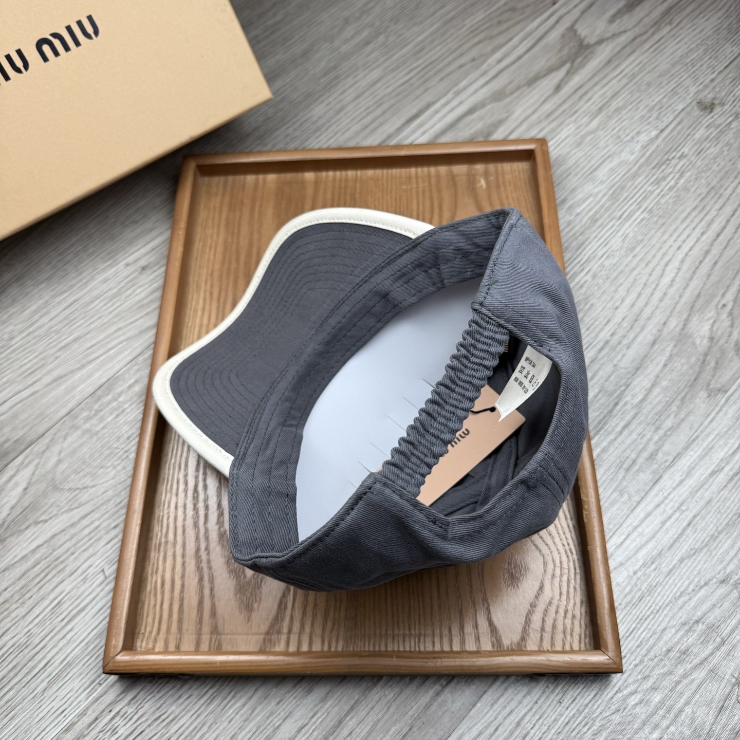 。miumiu。【配防尘袋】新品棒球帽！材质：纯棉！透气性好！春天挡风，夏天防晒必备单品！颜色大气！款式