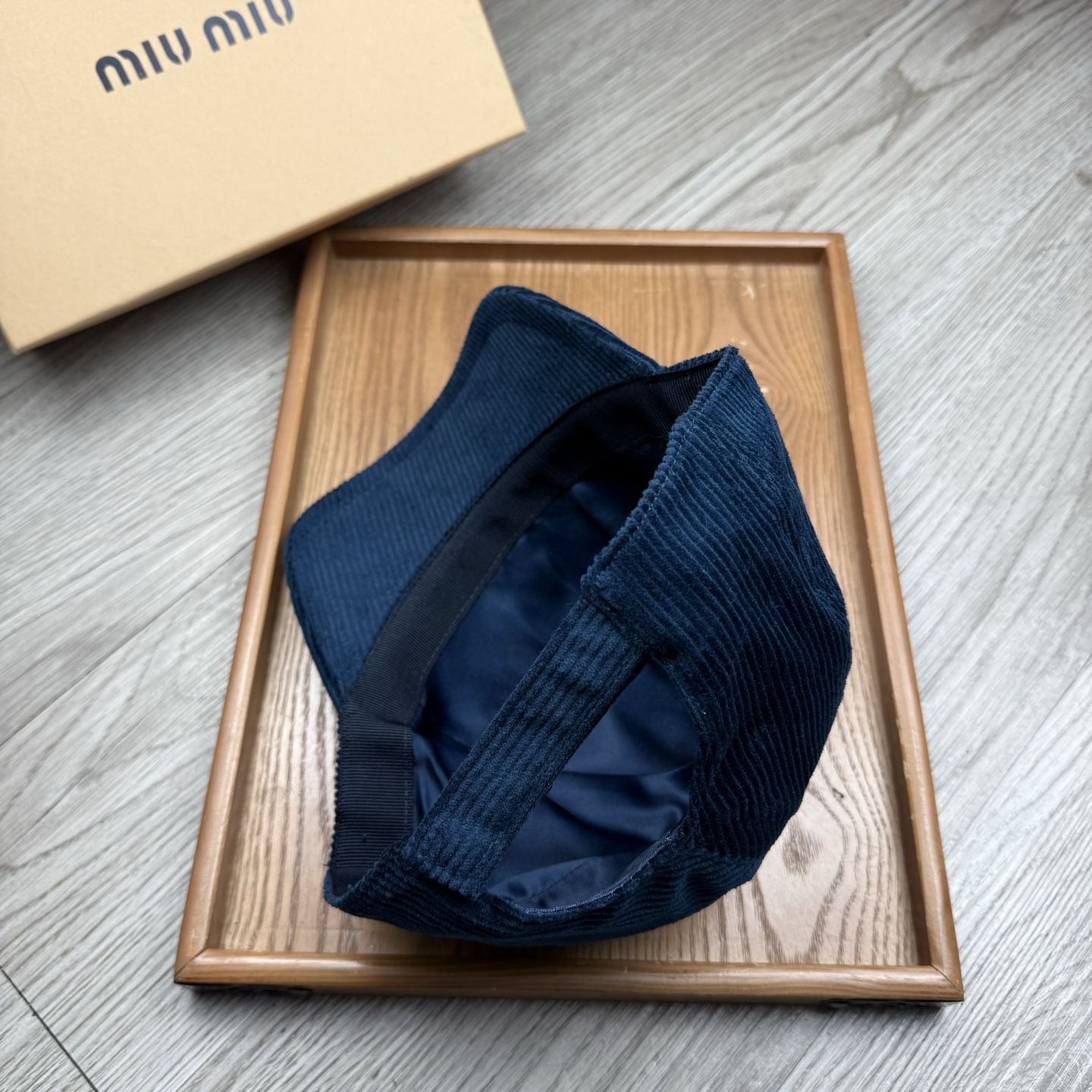 。miumiu。【配防尘袋】灯芯绒。新品棒球帽！材质：纯棉！透气性好！春天挡风，夏天防晒必备单品！颜色大