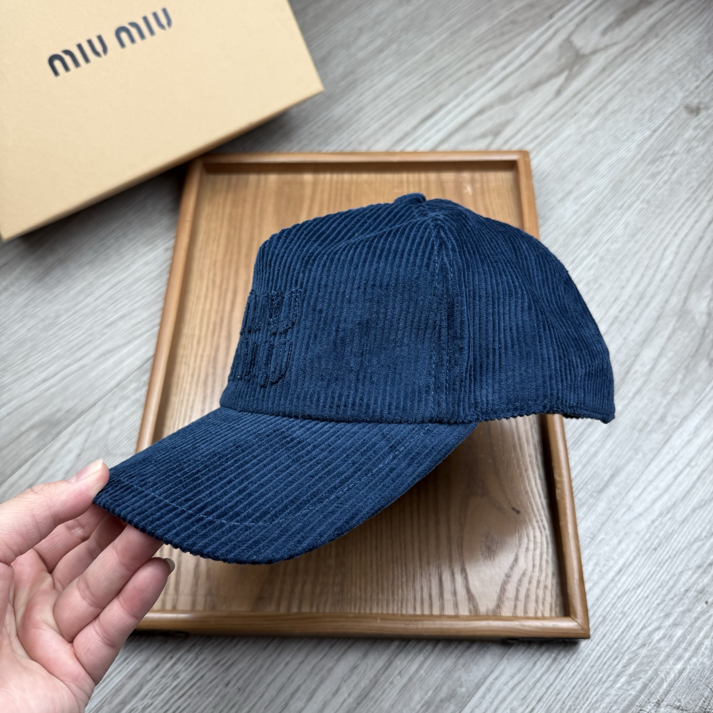 。miumiu。【配防尘袋】灯芯绒。新品棒球帽！材质：纯棉！透气性好！春天挡风，夏天防晒必备单品！颜色大