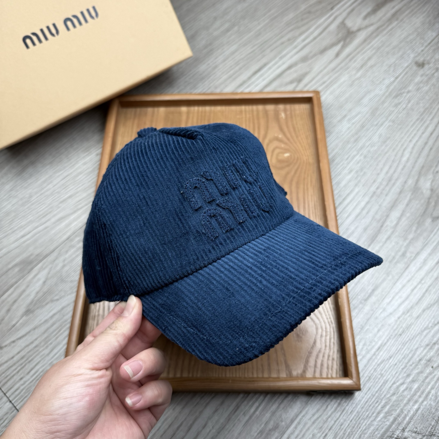 。miumiu。【配防尘袋】灯芯绒。新品棒球帽！材质：纯棉！透气性好！春天挡风，夏天防晒必备单品！颜色大