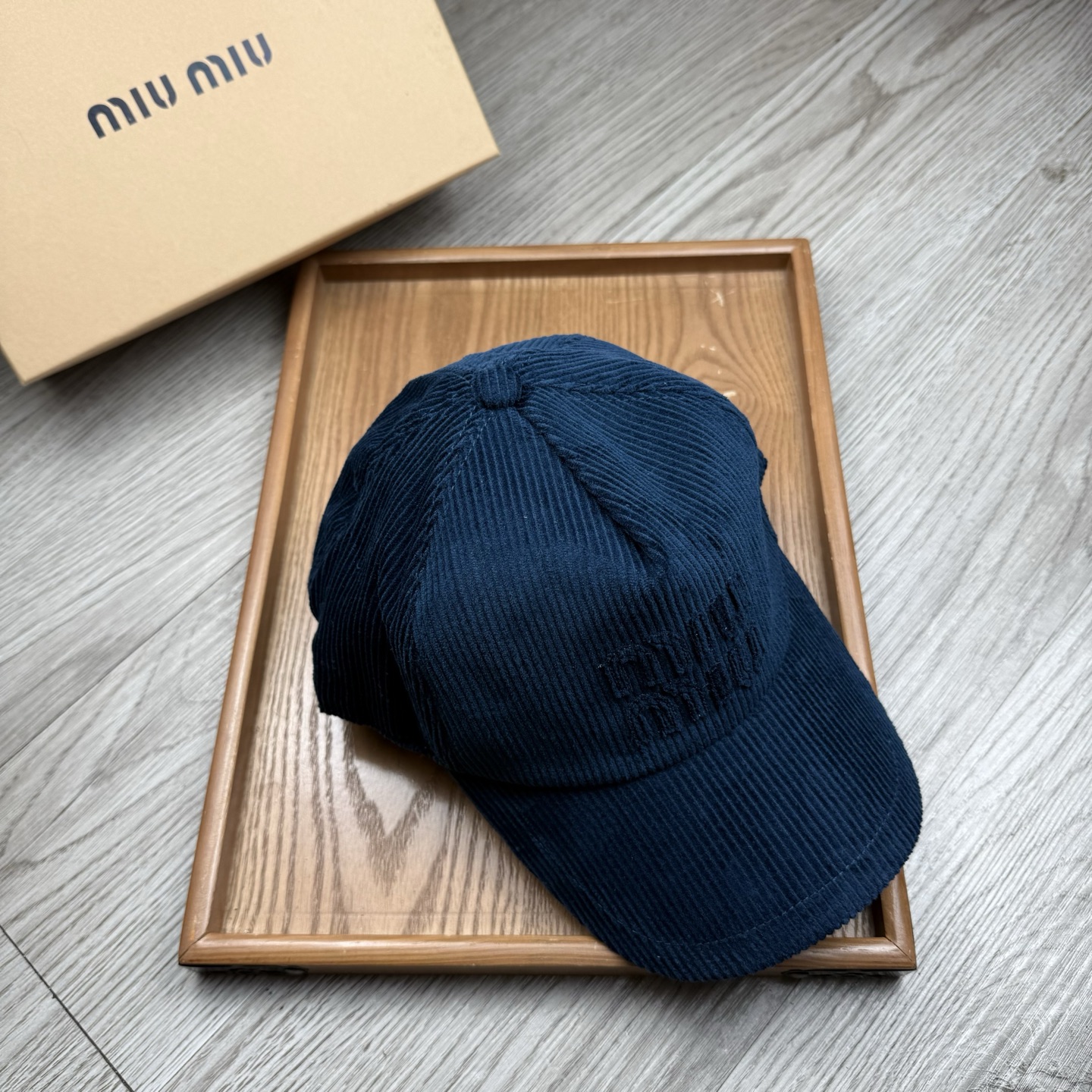 。miumiu。【配防尘袋】灯芯绒。新品棒球帽！材质：纯棉！透气性好！春天挡风，夏天防晒必备单品！颜色大