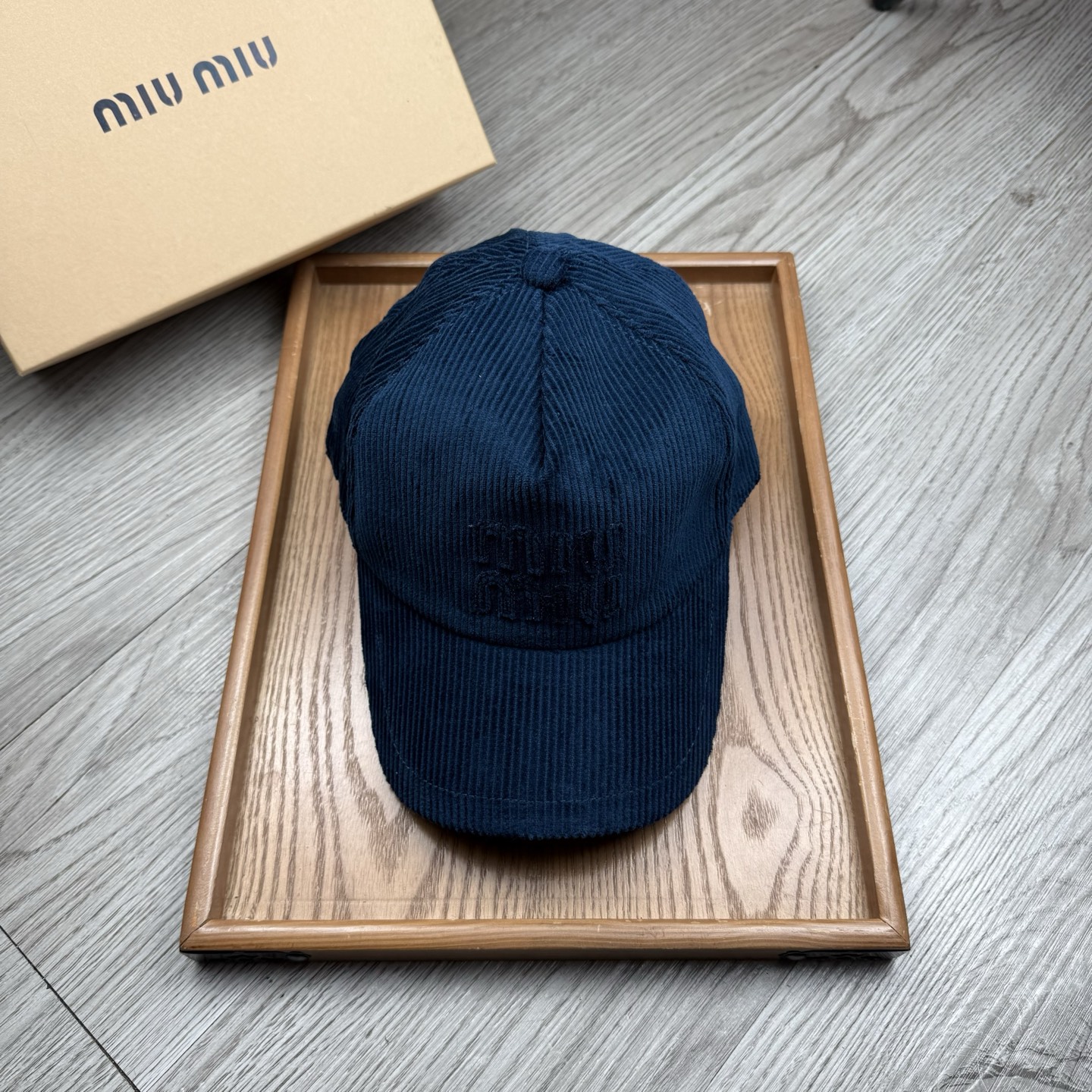。miumiu。【配防尘袋】灯芯绒。新品棒球帽！材质：纯棉！透气性好！春天挡风，夏天防晒必备单品！颜色大