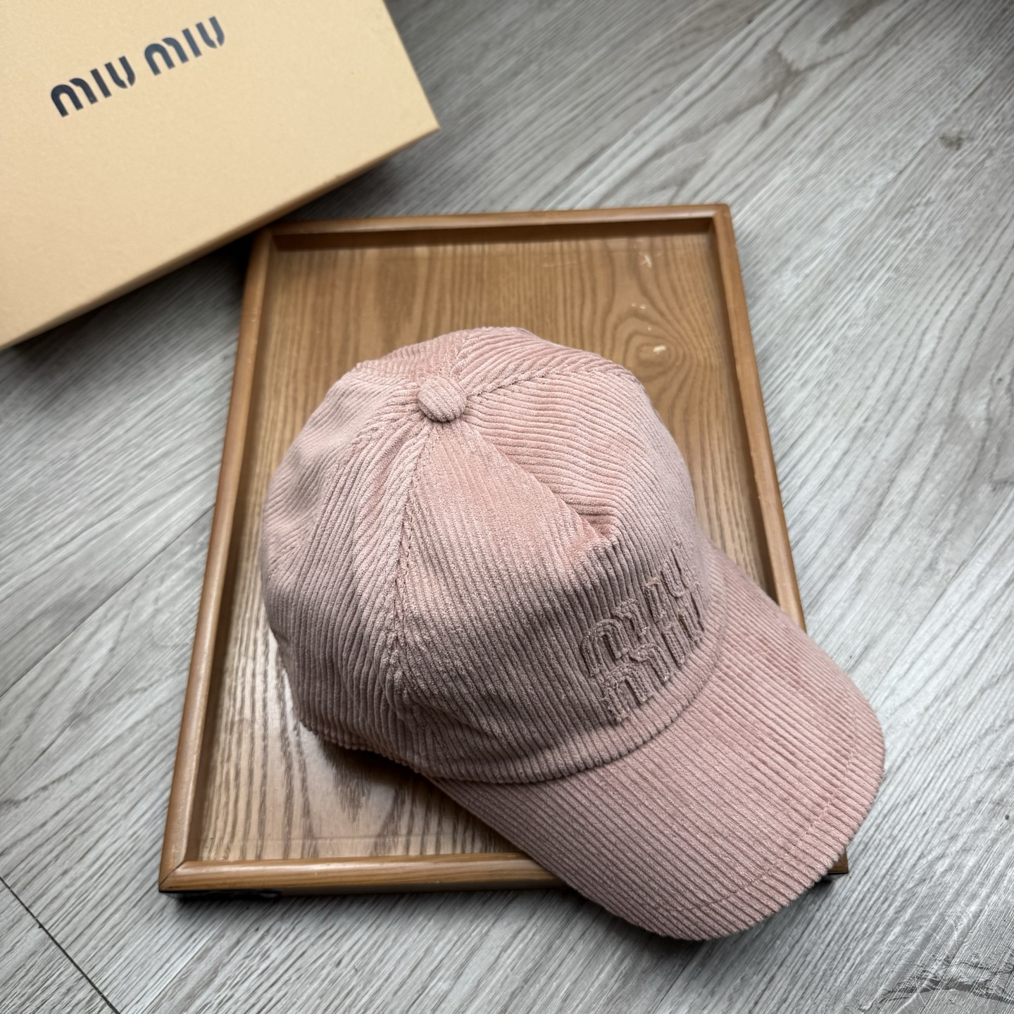 。miumiu。【配防尘袋】灯芯绒。新品棒球帽！材质：纯棉！透气性好！春天挡风，夏天防晒必备单品！颜色大