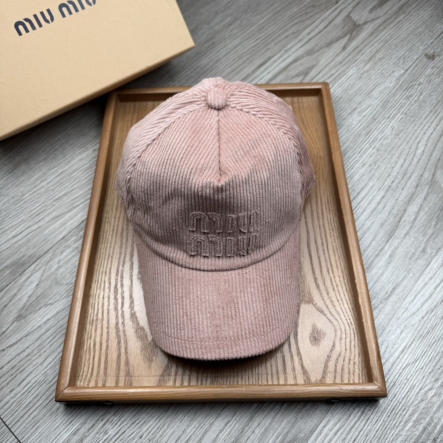 。miumiu。【配防尘袋】灯芯绒。新品棒球帽！材质：纯棉！透气性好！春天挡风，夏天防晒必备单品！颜色大
