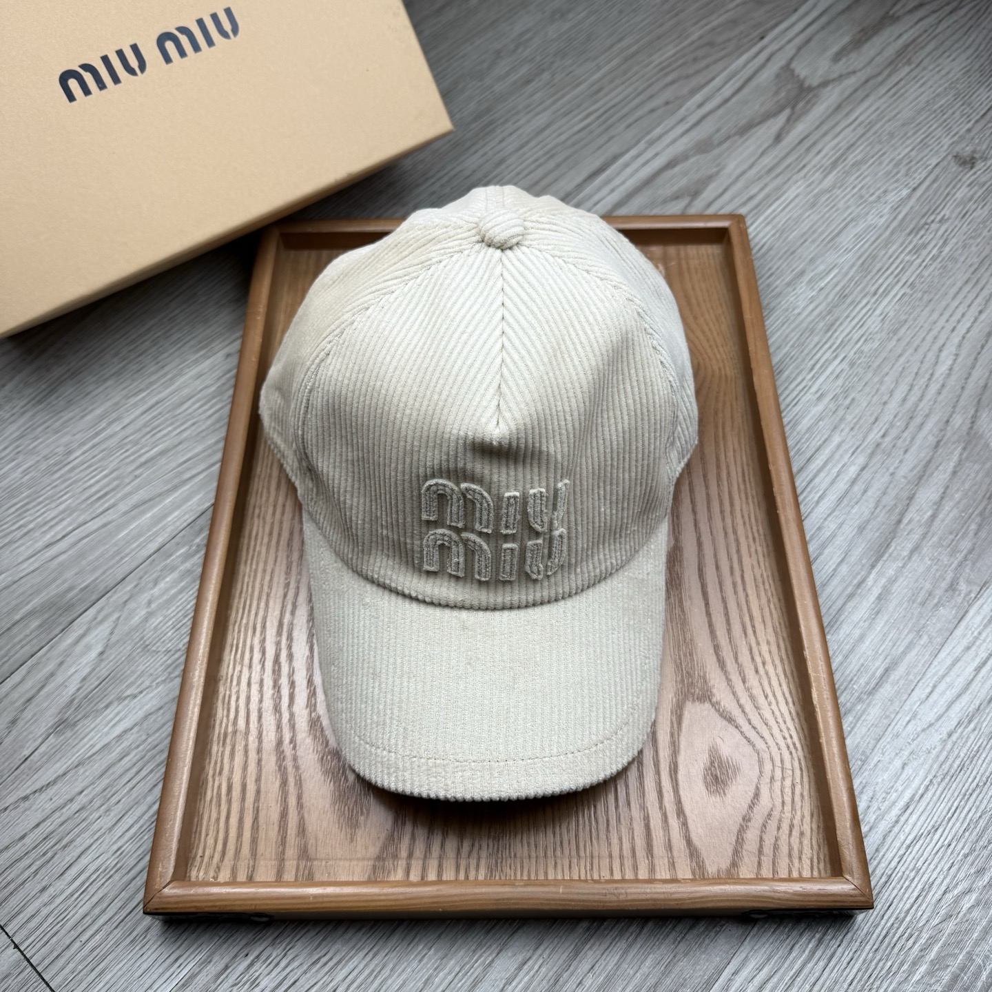 。miumiu。【配防尘袋】灯芯绒。新品棒球帽！材质：纯棉！透气性好！春天挡风，夏天防晒必备单品！颜色大