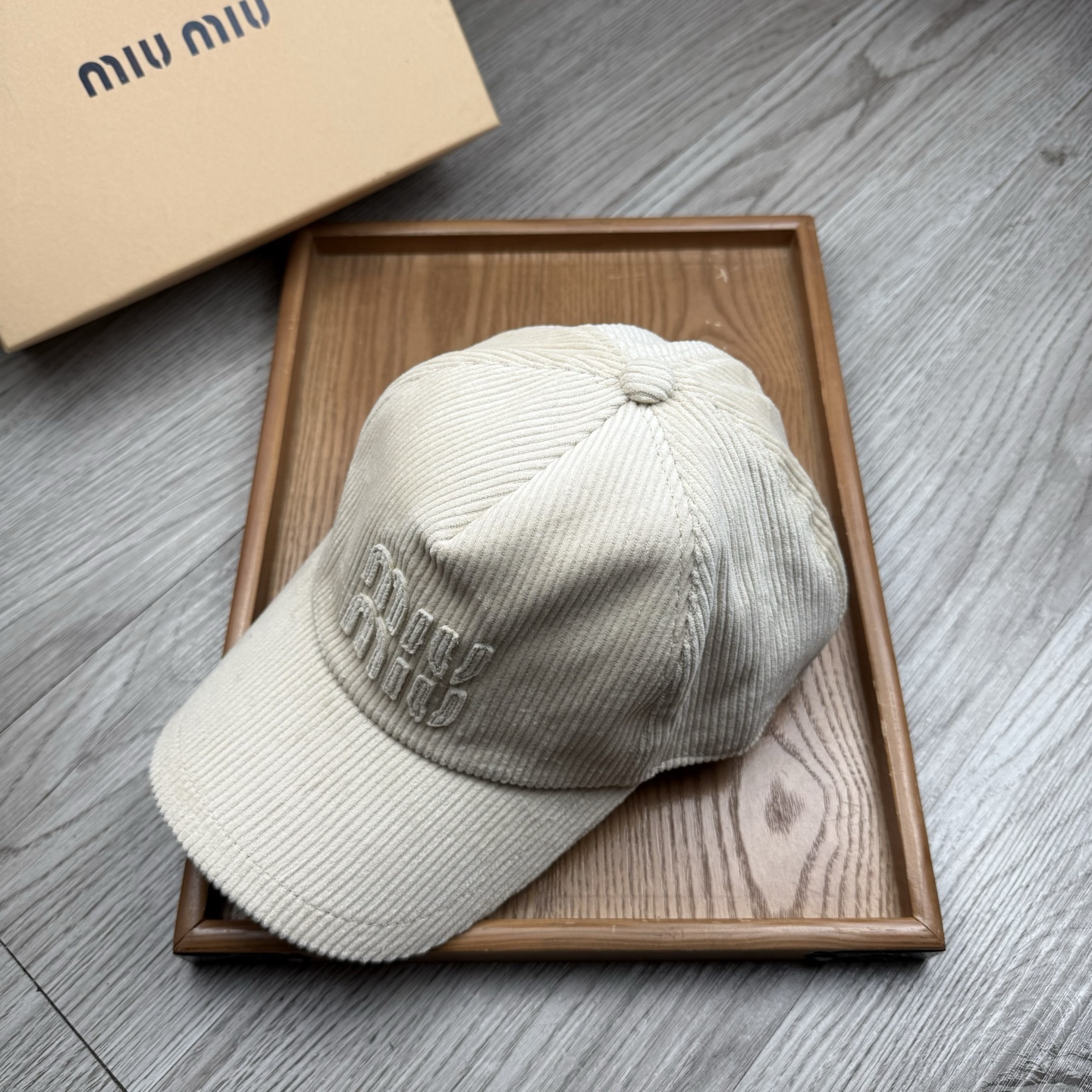 。miumiu。【配防尘袋】灯芯绒。新品棒球帽！材质：纯棉！透气性好！春天挡风，夏天防晒必备单品！颜色大