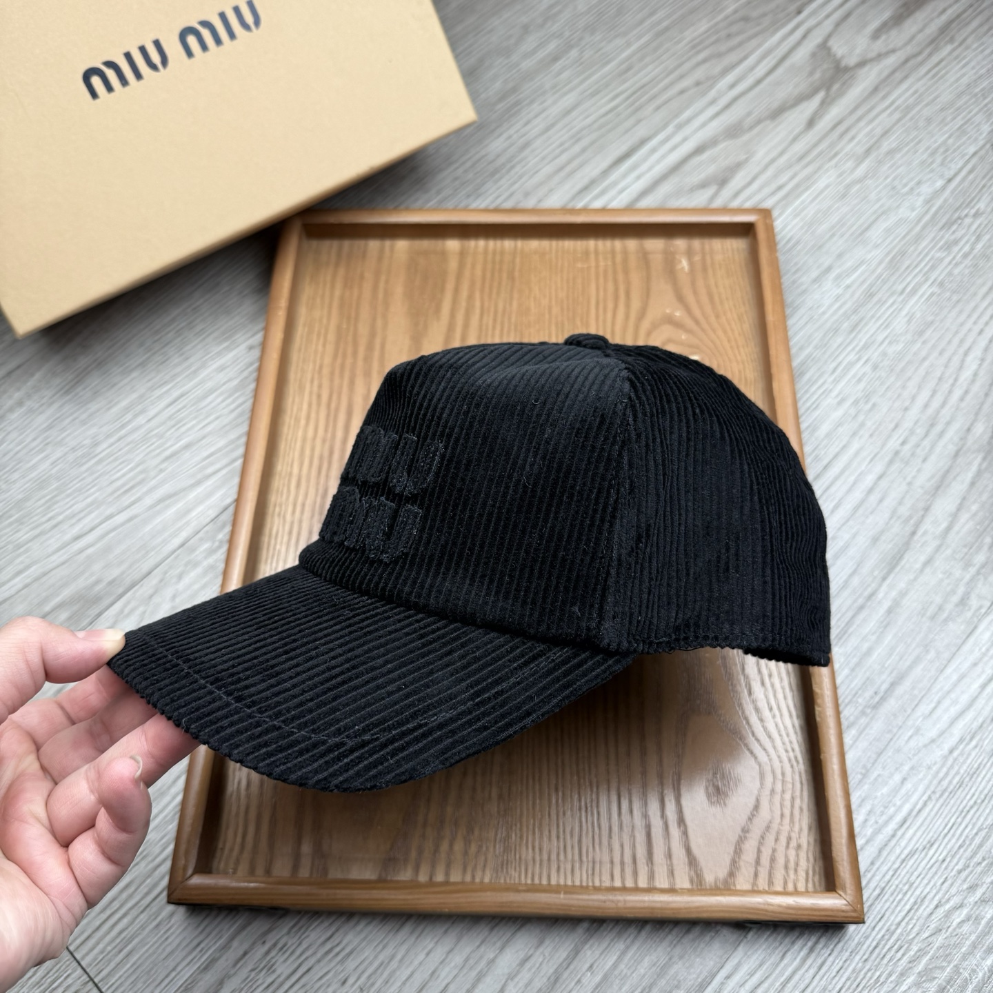 。miumiu。【配防尘袋】灯芯绒。新品棒球帽！材质：纯棉！透气性好！春天挡风，夏天防晒必备单品！颜色大