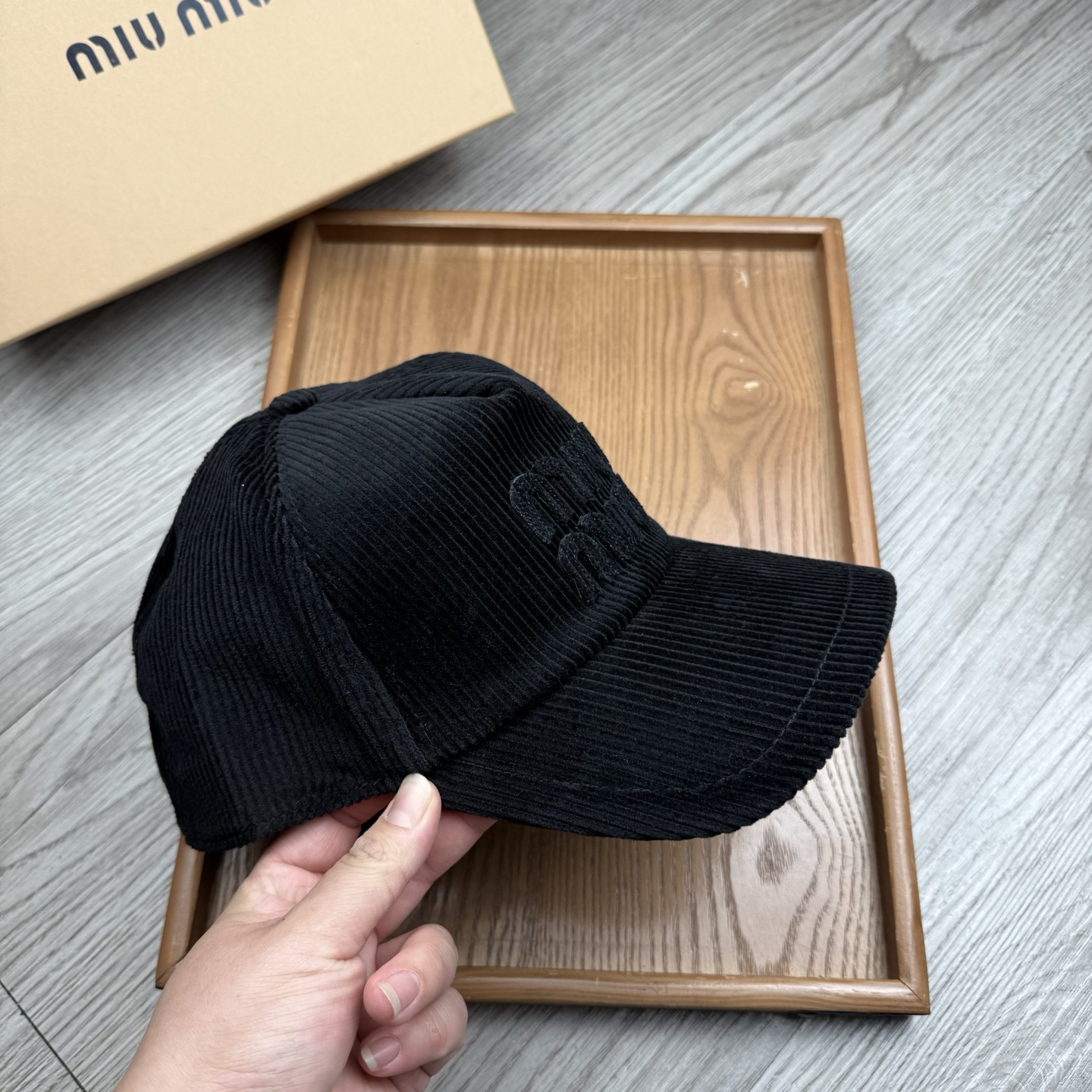 。miumiu。【配防尘袋】灯芯绒。新品棒球帽！材质：纯棉！透气性好！春天挡风，夏天防晒必备单品！颜色大