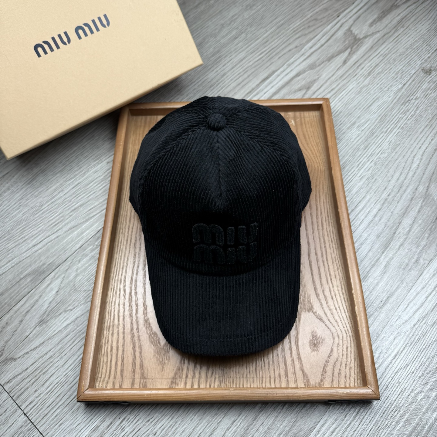 。miumiu。【配防尘袋】灯芯绒。新品棒球帽！材质：纯棉！透气性好！春天挡风，夏天防晒必备单品！颜色大