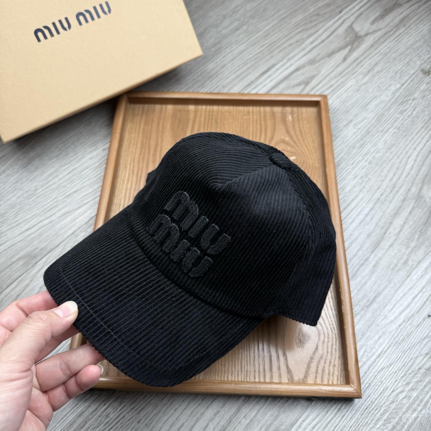 。miumiu。【配防尘袋】灯芯绒。新品棒球帽！材质：纯棉！透气性好！春天挡风，夏天防晒必备单品！颜色大