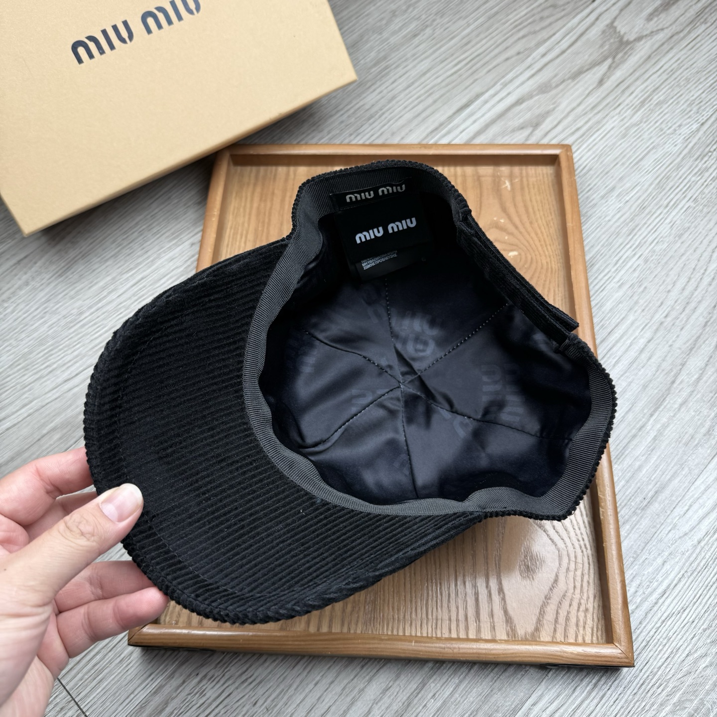 。miumiu。【配防尘袋】灯芯绒。新品棒球帽！材质：纯棉！透气性好！春天挡风，夏天防晒必备单品！颜色大