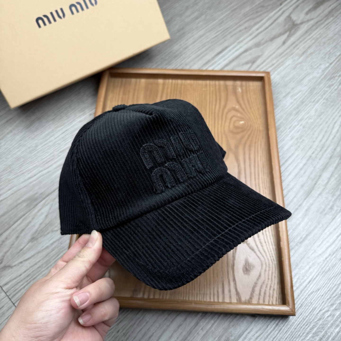 。miumiu。【配防尘袋】灯芯绒。新品棒球帽！材质：纯棉！透气性好！春天挡风，夏天防晒必备单品！颜色大