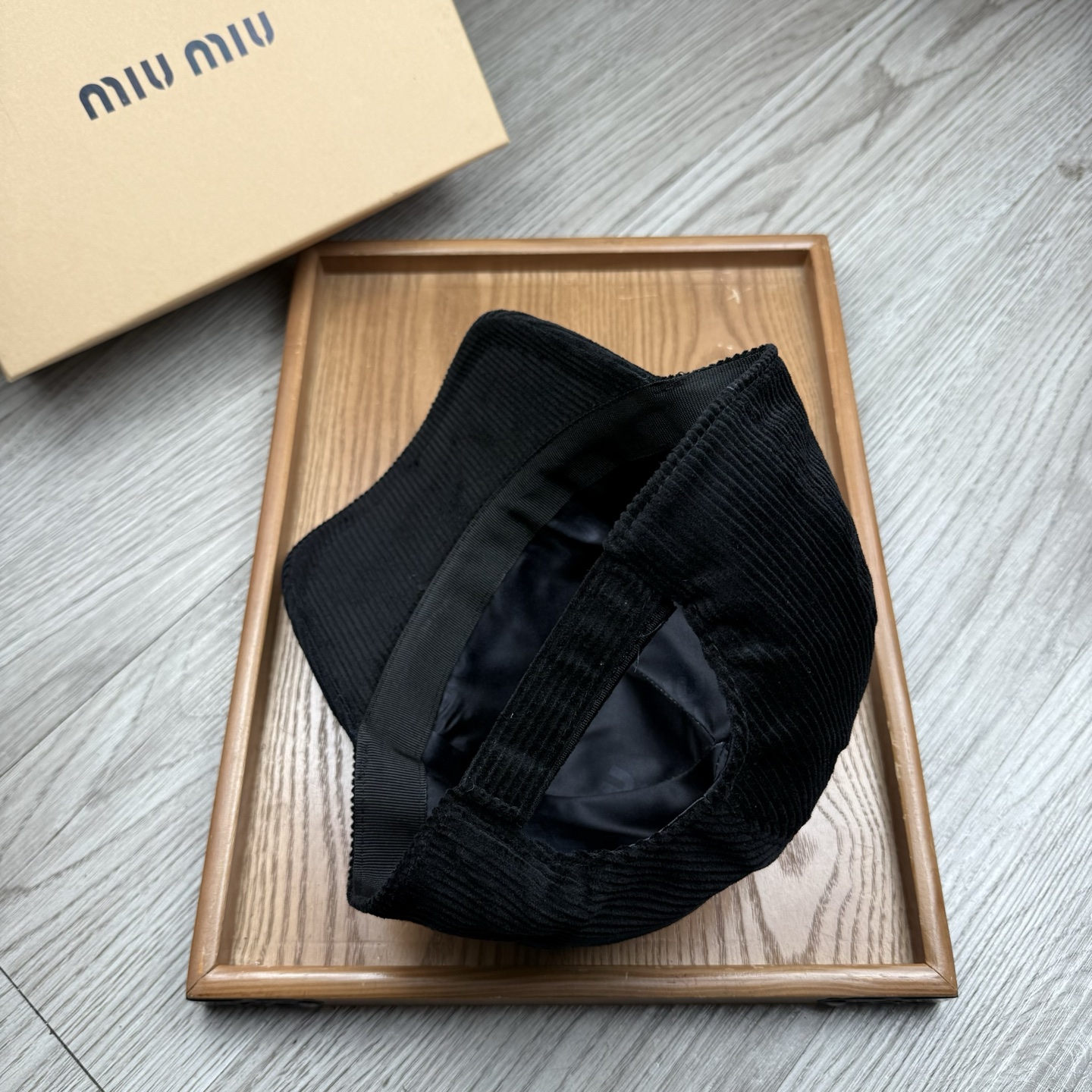 。miumiu。【配防尘袋】灯芯绒。新品棒球帽！材质：纯棉！透气性好！春天挡风，夏天防晒必备单品！颜色大