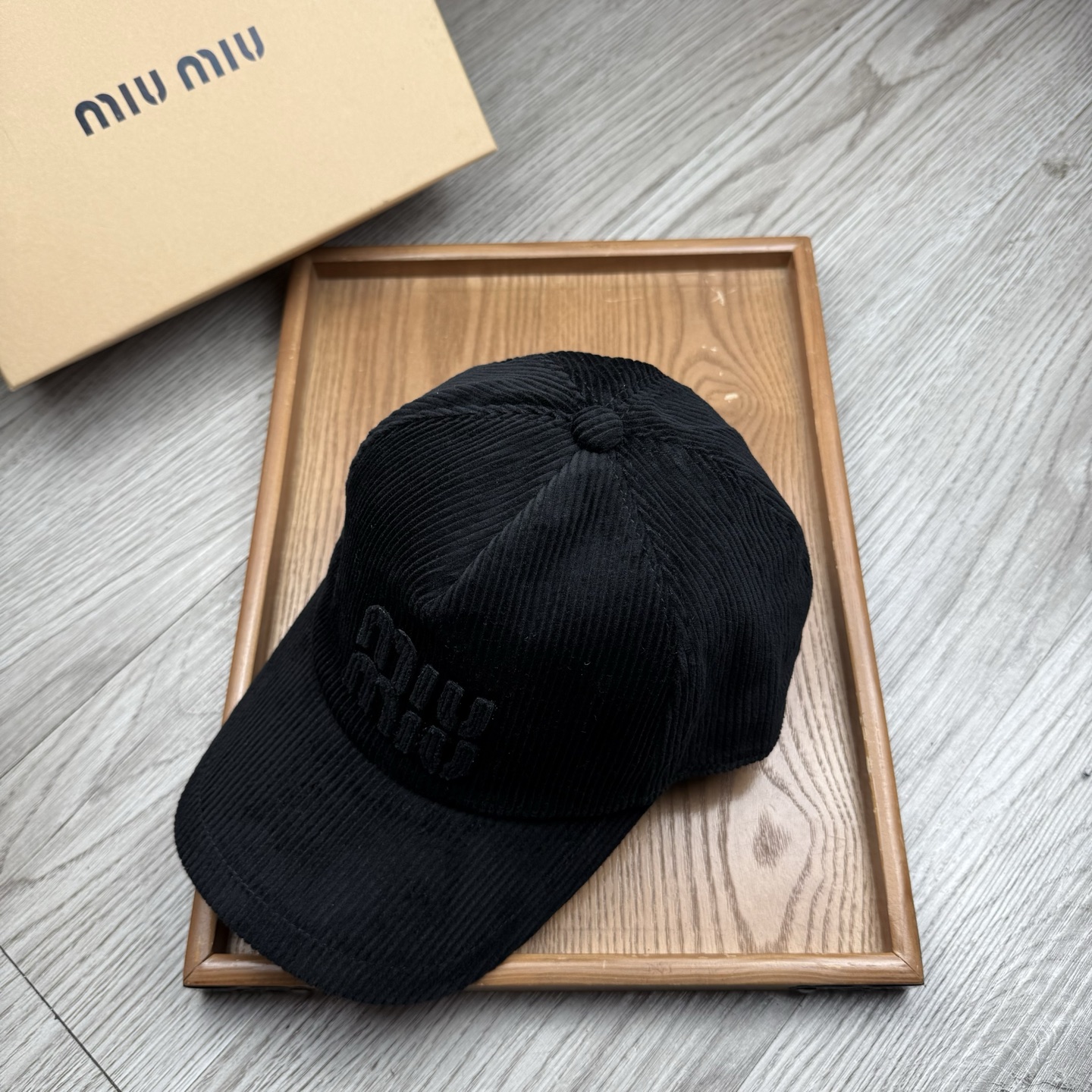 。miumiu。【配防尘袋】灯芯绒。新品棒球帽！材质：纯棉！透气性好！春天挡风，夏天防晒必备单品！颜色大