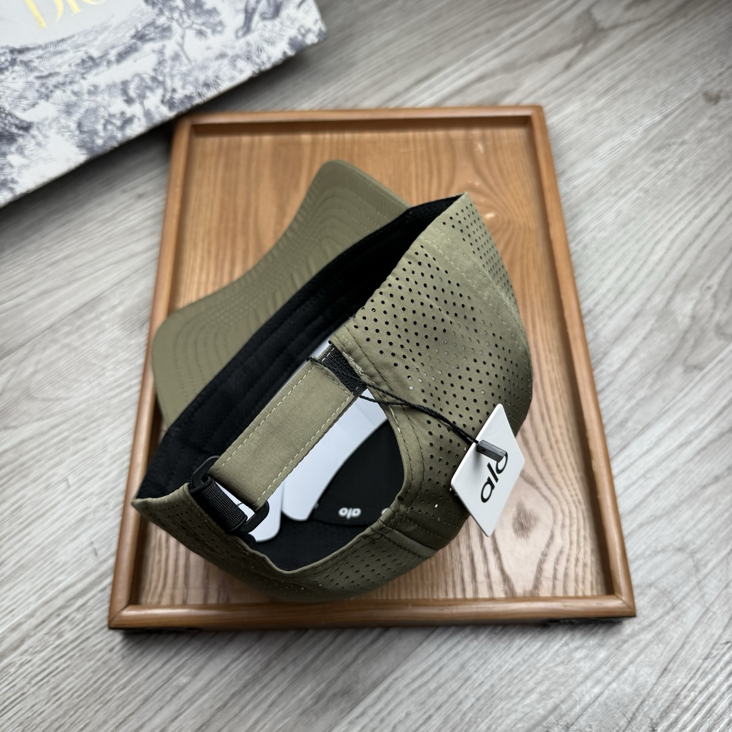 。alo。【配防尘袋】新品棒球帽！材质：纯棉！透气性好！春天挡风，夏天防晒必备单品！颜色大气！款式新颖别