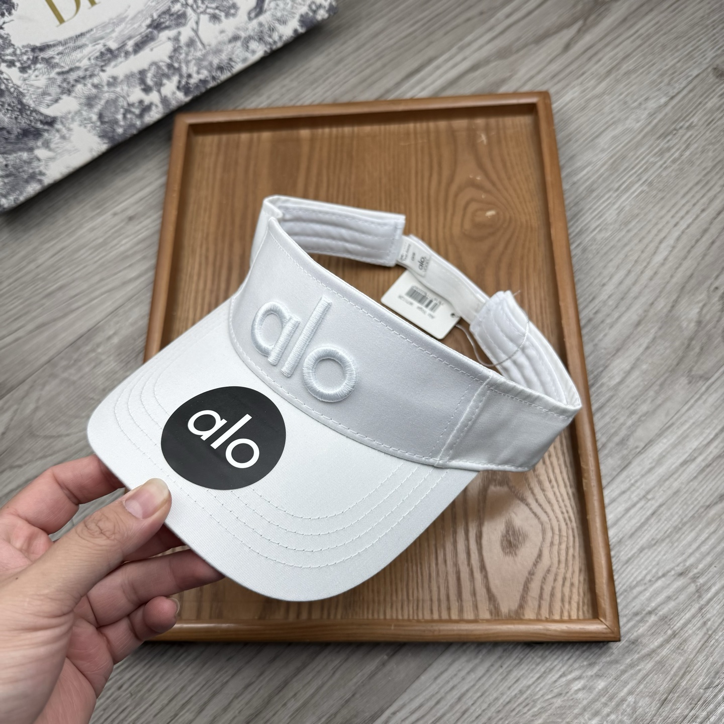 。alo。新款空顶帽，美美哒～简单大气～时尚大方～低调奢华～防晒，时尚两不误，百搭款！你值得拥有！不分码