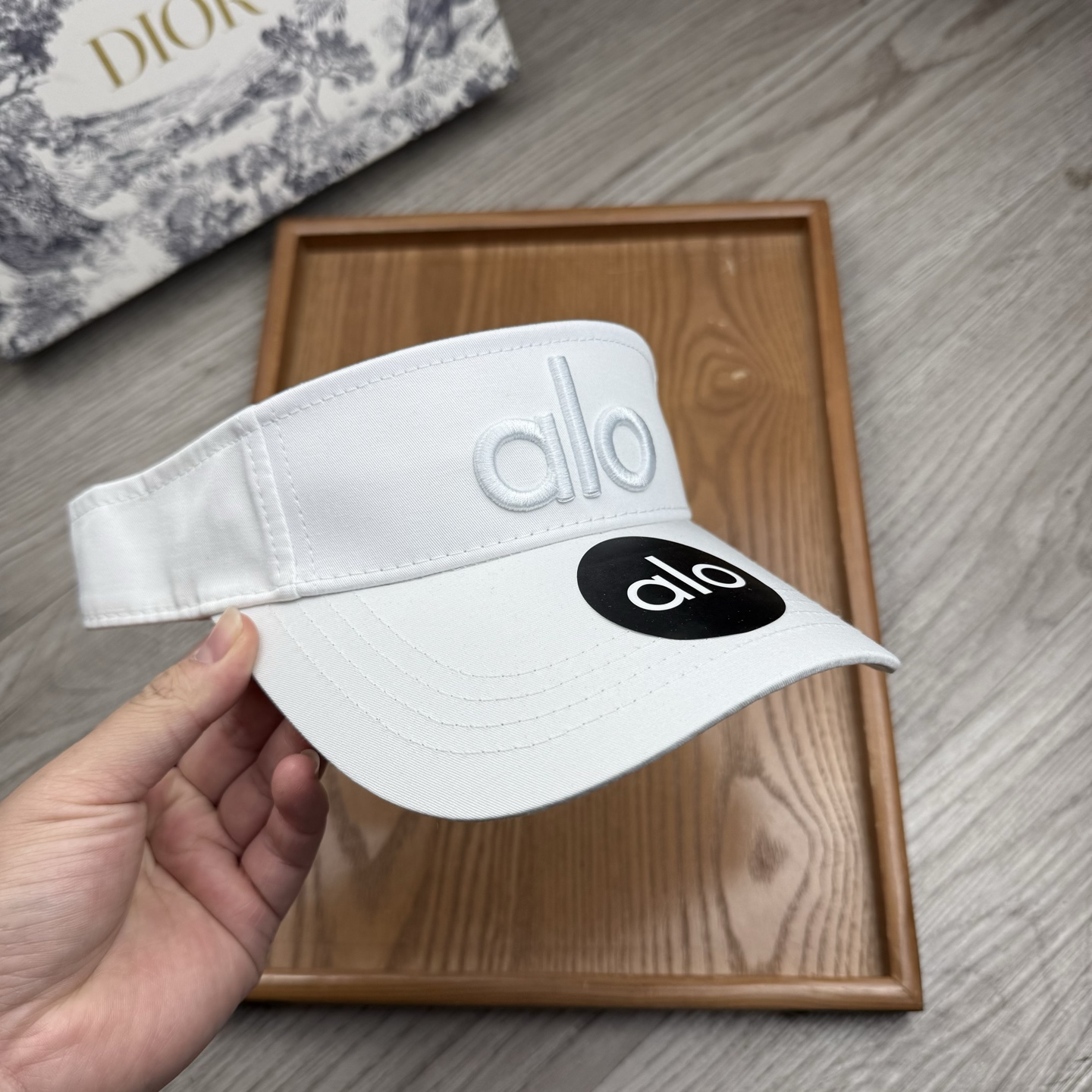 。alo。新款空顶帽，美美哒～简单大气～时尚大方～低调奢华～防晒，时尚两不误，百搭款！你值得拥有！不分码