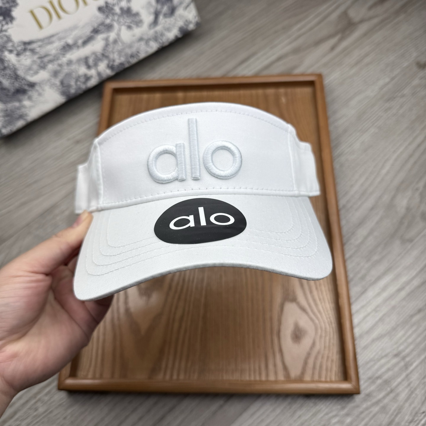 。alo。新款空顶帽，美美哒～简单大气～时尚大方～低调奢华～防晒，时尚两不误，百搭款！你值得拥有！不分码