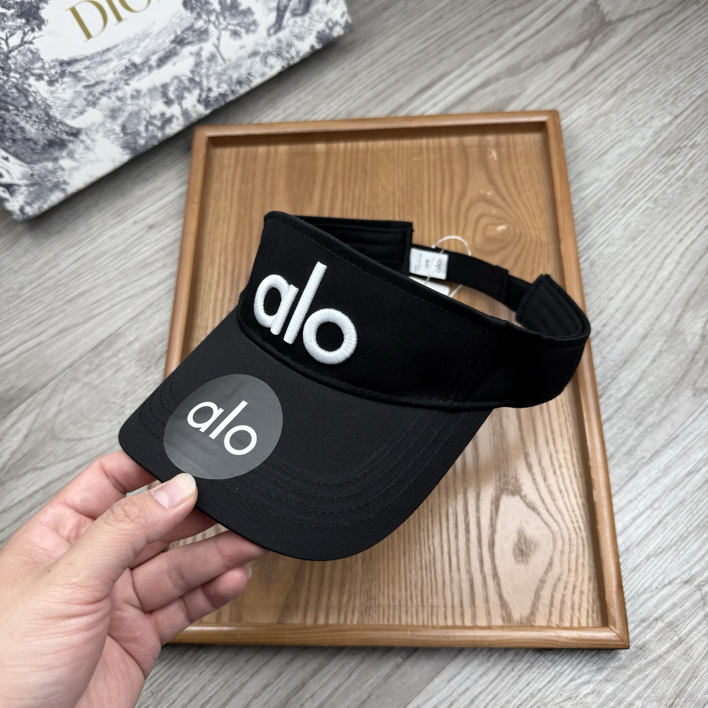 。alo。新款空顶帽，美美哒～简单大气～时尚大方～低调奢华～防晒，时尚两不误，百搭款！你值得拥有！不分码