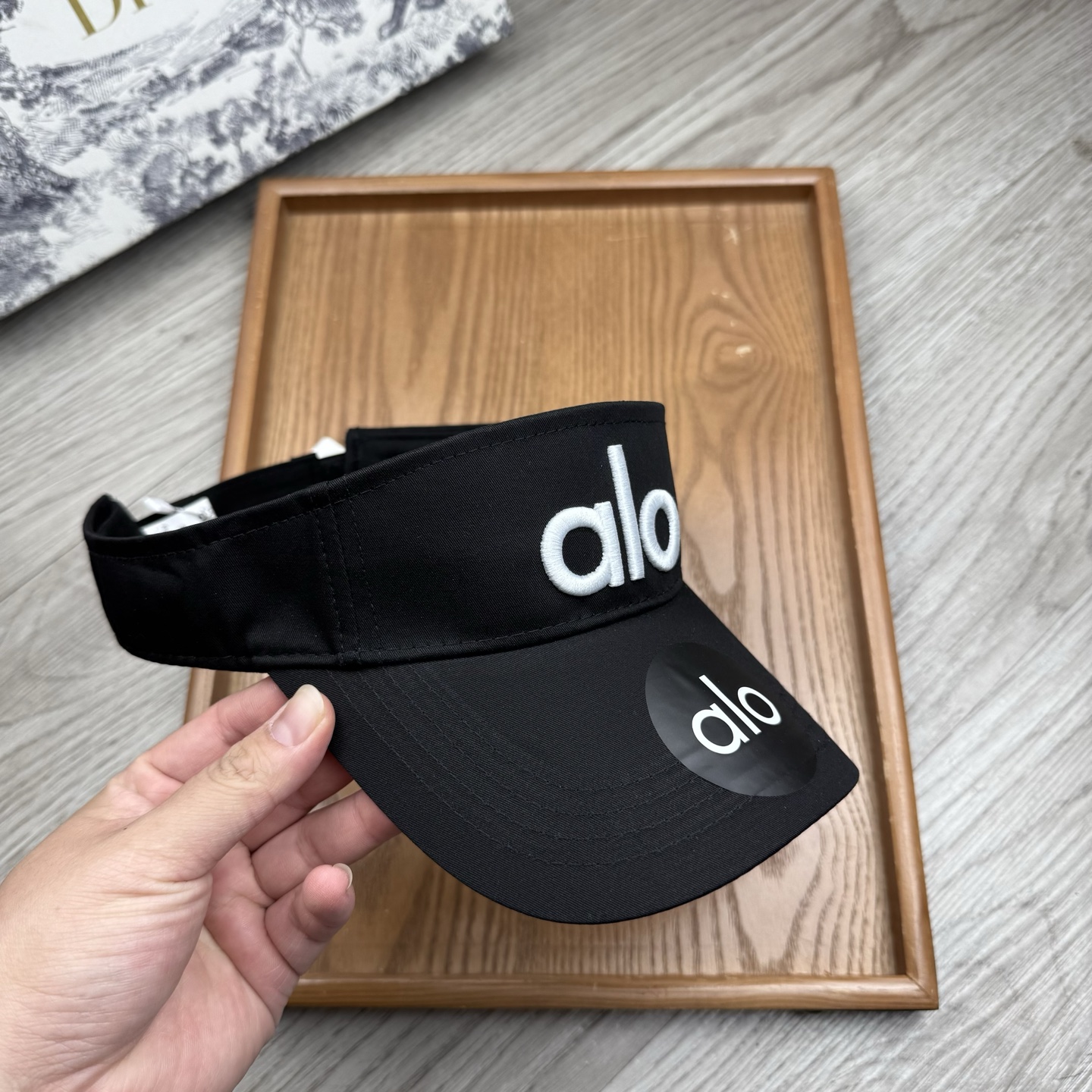 。alo。新款空顶帽，美美哒～简单大气～时尚大方～低调奢华～防晒，时尚两不误，百搭款！你值得拥有！不分码