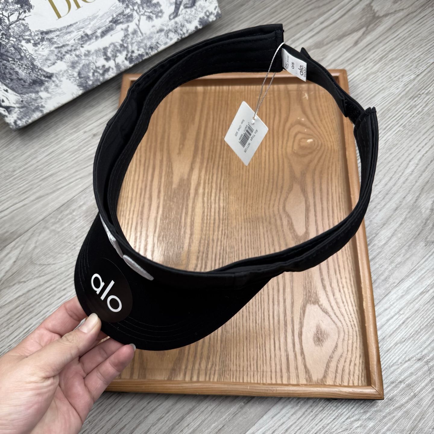 。alo。新款空顶帽，美美哒～简单大气～时尚大方～低调奢华～防晒，时尚两不误，百搭款！你值得拥有！不分码