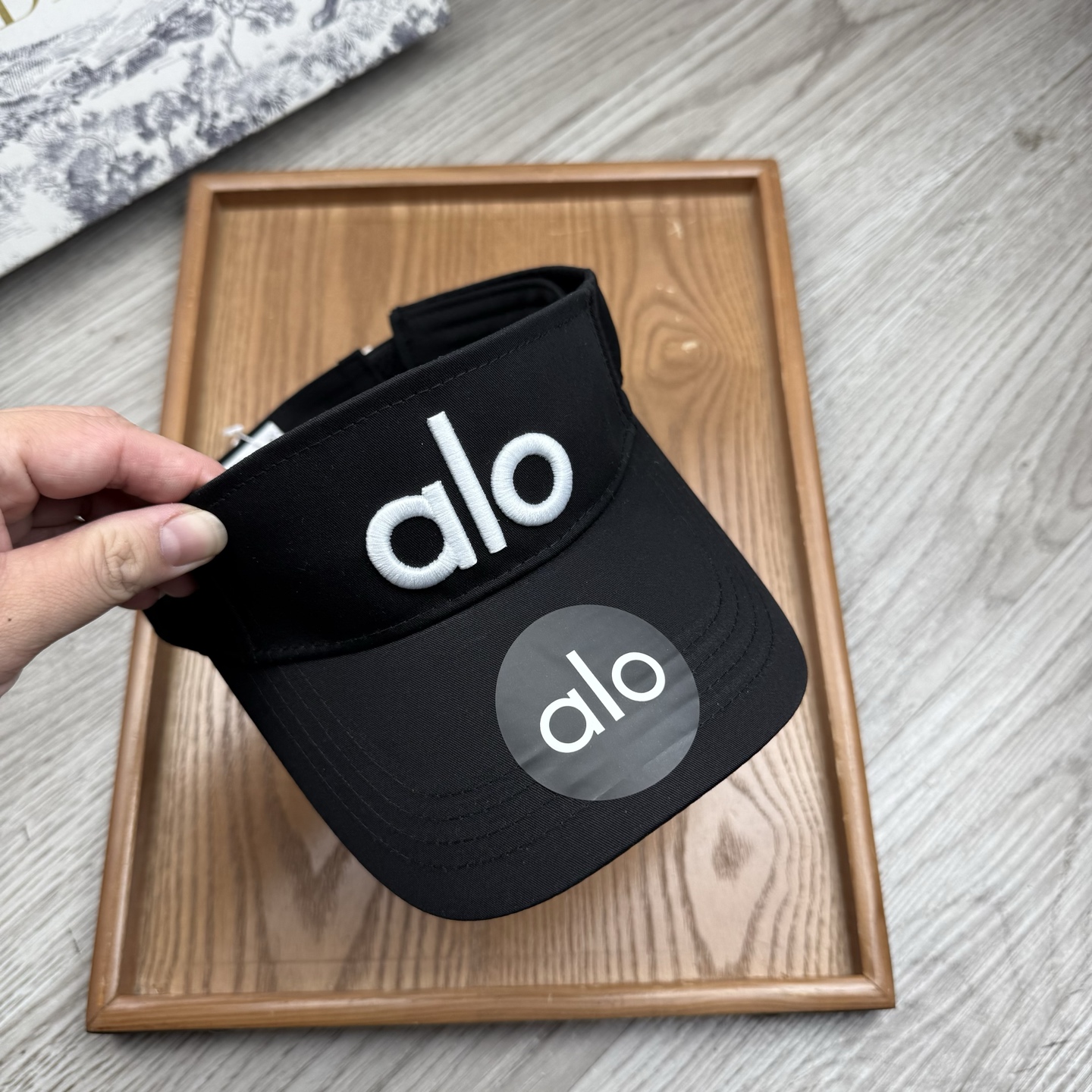 。alo。新款空顶帽，美美哒～简单大气～时尚大方～低调奢华～防晒，时尚两不误，百搭款！你值得拥有！不分码