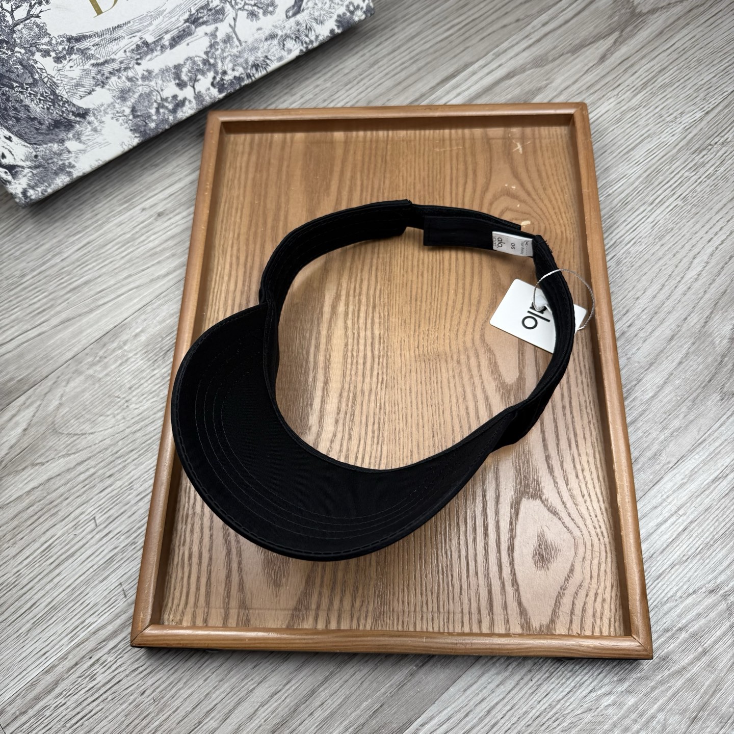 。alo。新款空顶帽，美美哒～简单大气～时尚大方～低调奢华～防晒，时尚两不误，百搭款！你值得拥有！不分码