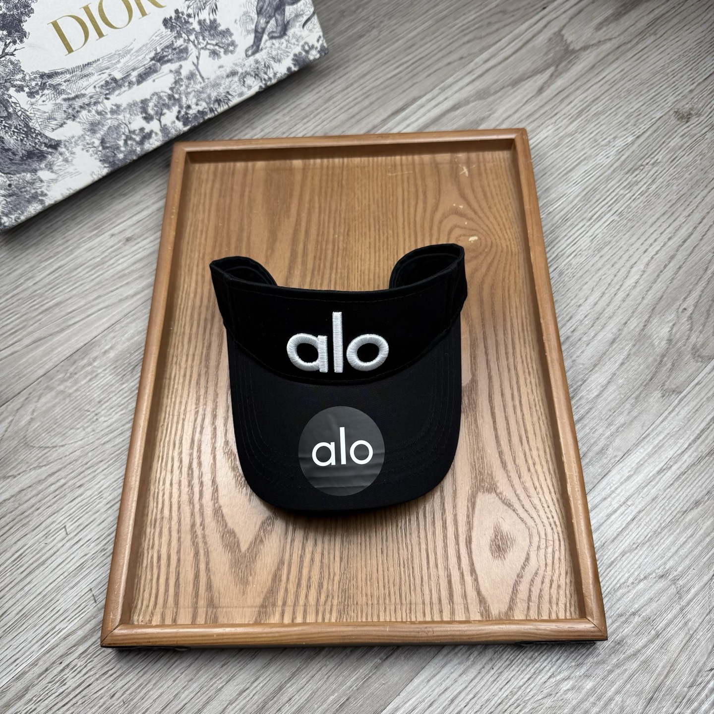 。alo。新款空顶帽，美美哒～简单大气～时尚大方～低调奢华～防晒，时尚两不误，百搭款！你值得拥有！不分码