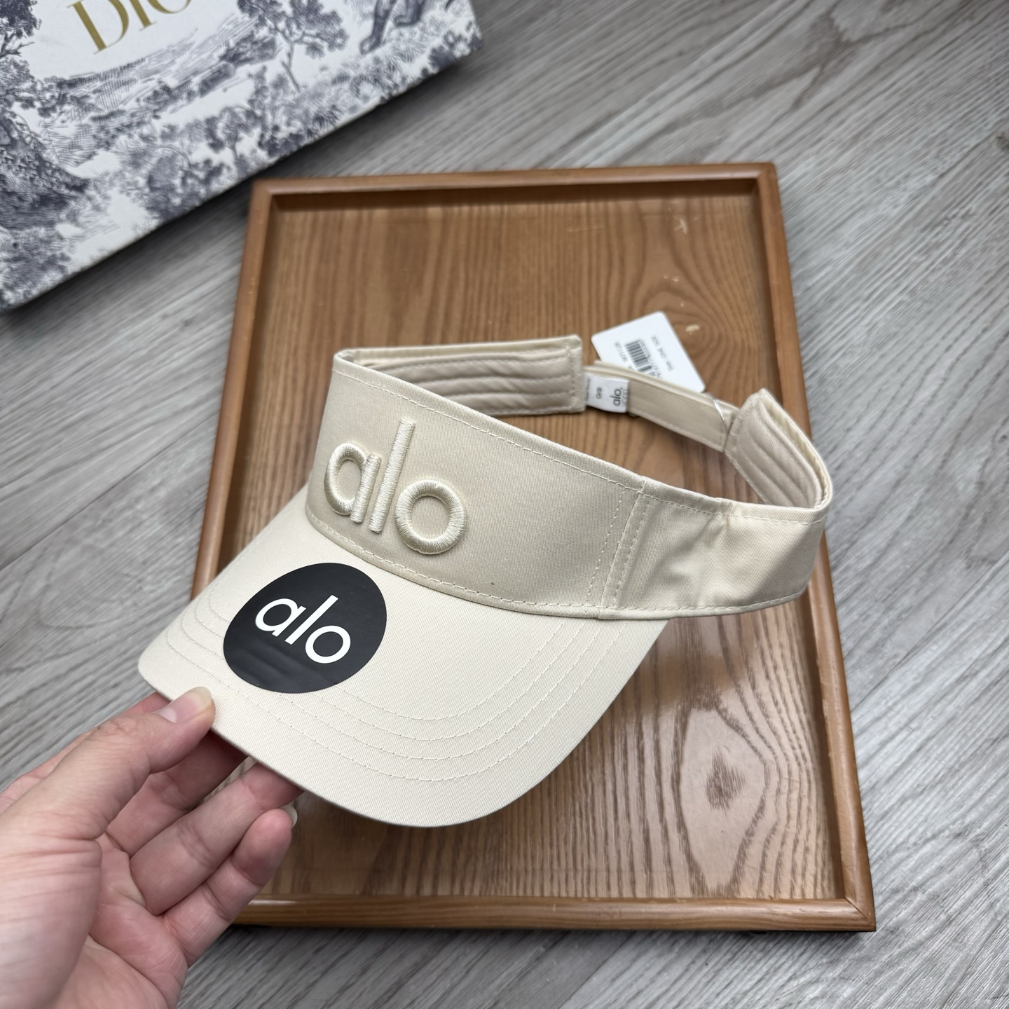 。alo。新款空顶帽，美美哒～简单大气～时尚大方～低调奢华～防晒，时尚两不误，百搭款！你值得拥有！不分码