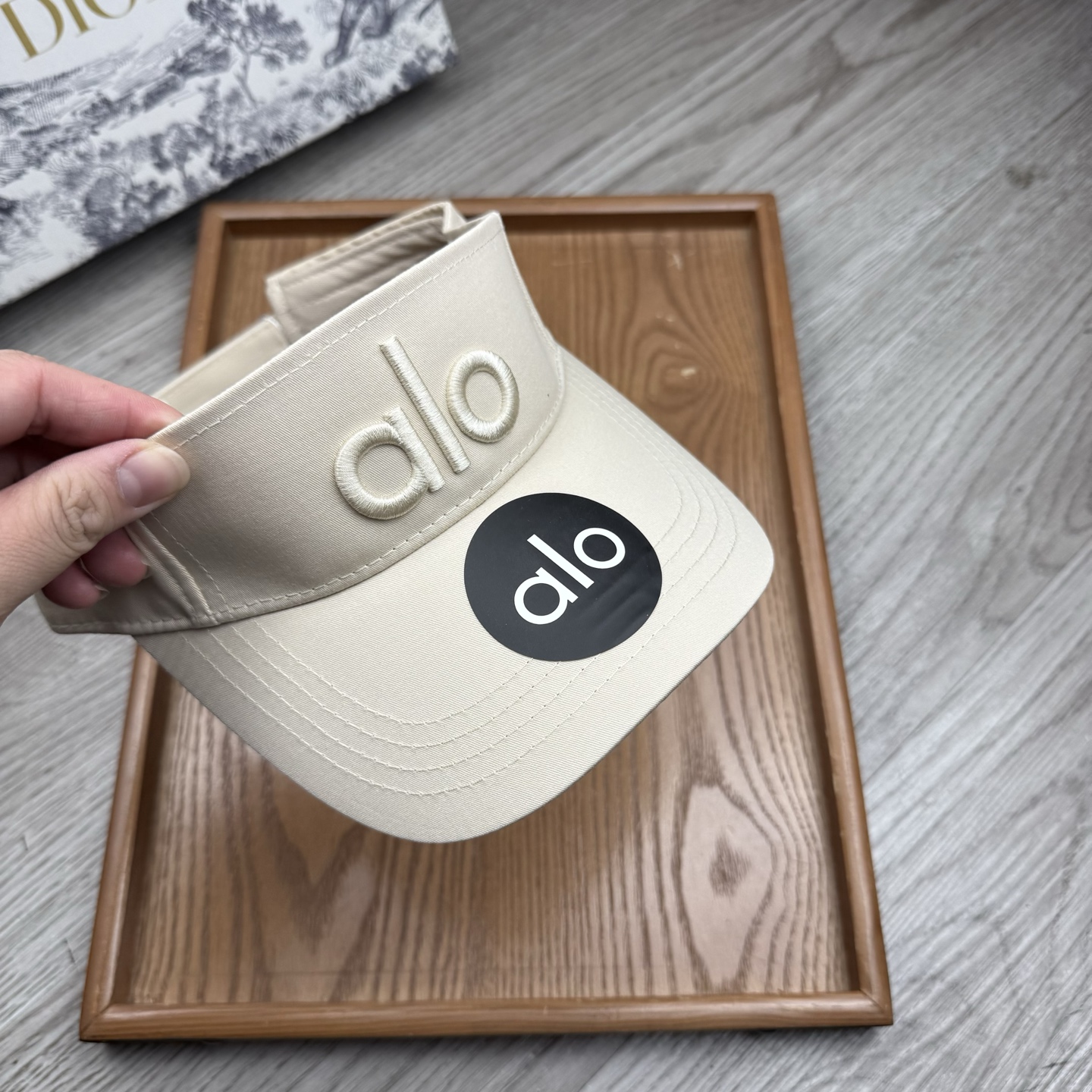 。alo。新款空顶帽，美美哒～简单大气～时尚大方～低调奢华～防晒，时尚两不误，百搭款！你值得拥有！不分码