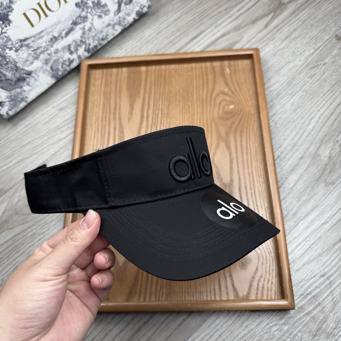 。alo。新款空顶帽，美美哒～简单大气～时尚大方～低调奢华～防晒，时尚两不误，百搭款！你值得拥有！不分码