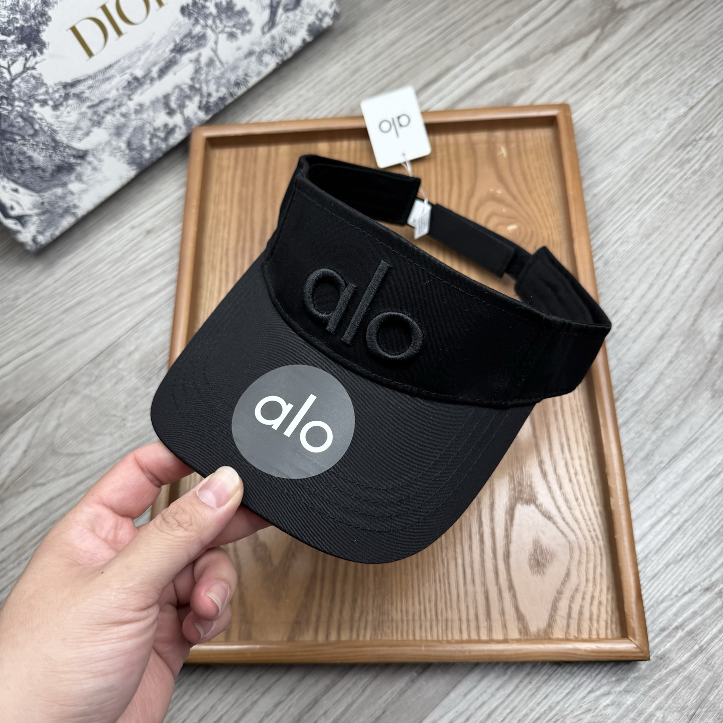 。alo。新款空顶帽，美美哒～简单大气～时尚大方～低调奢华～防晒，时尚两不误，百搭款！你值得拥有！不分码