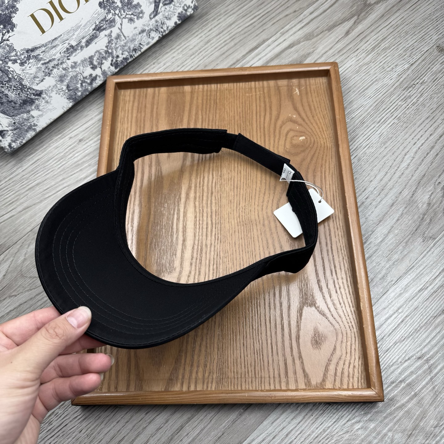 。alo。新款空顶帽，美美哒～简单大气～时尚大方～低调奢华～防晒，时尚两不误，百搭款！你值得拥有！不分码