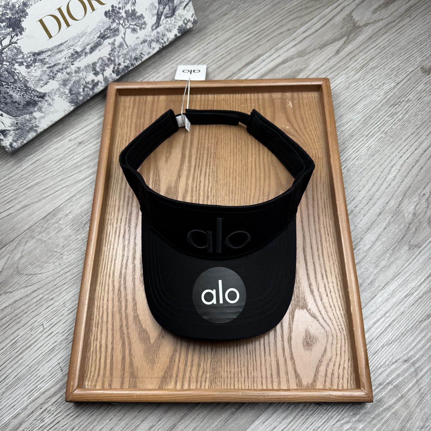 。alo。新款空顶帽，美美哒～简单大气～时尚大方～低调奢华～防晒，时尚两不误，百搭款！你值得拥有！不分码