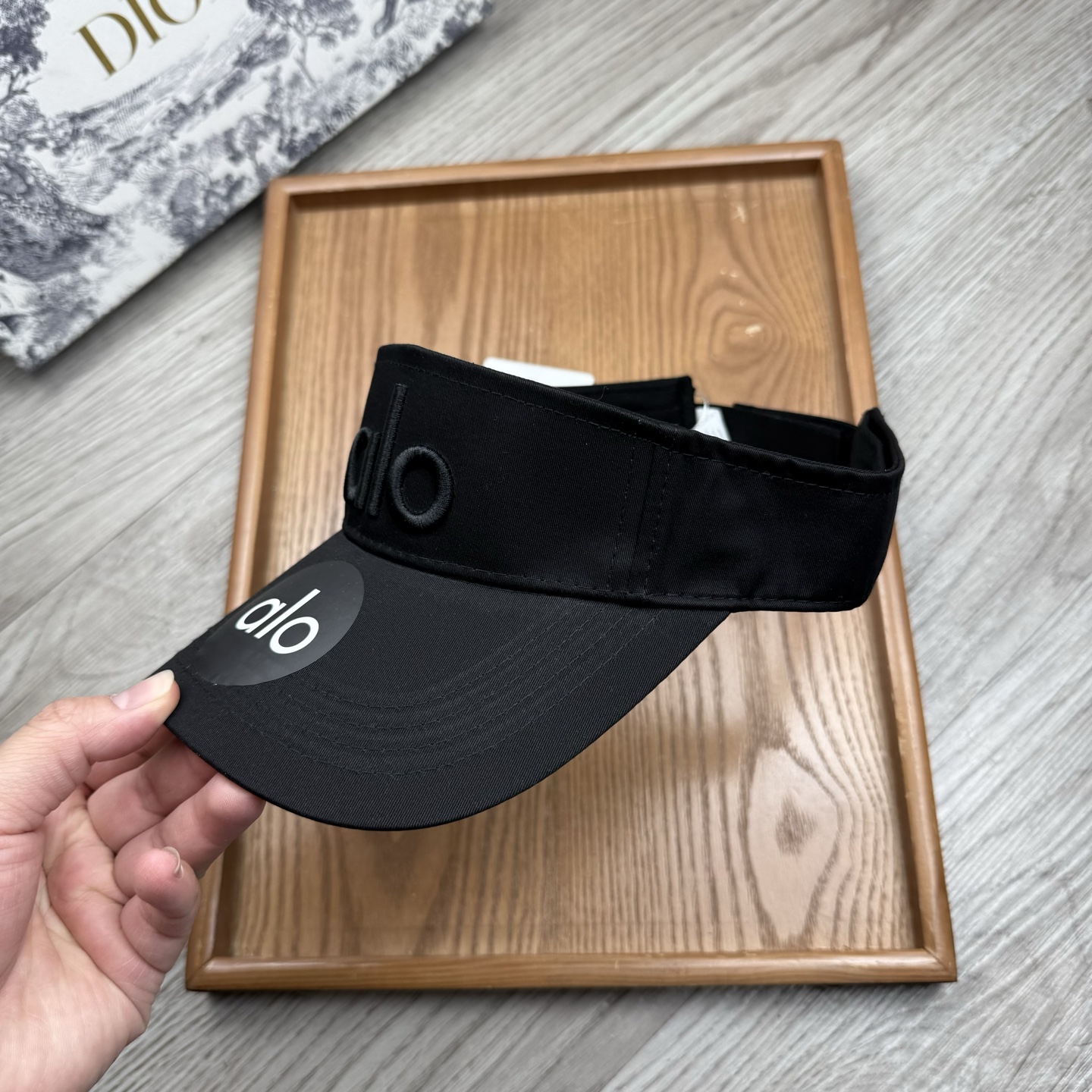 。alo。新款空顶帽，美美哒～简单大气～时尚大方～低调奢华～防晒，时尚两不误，百搭款！你值得拥有！不分码