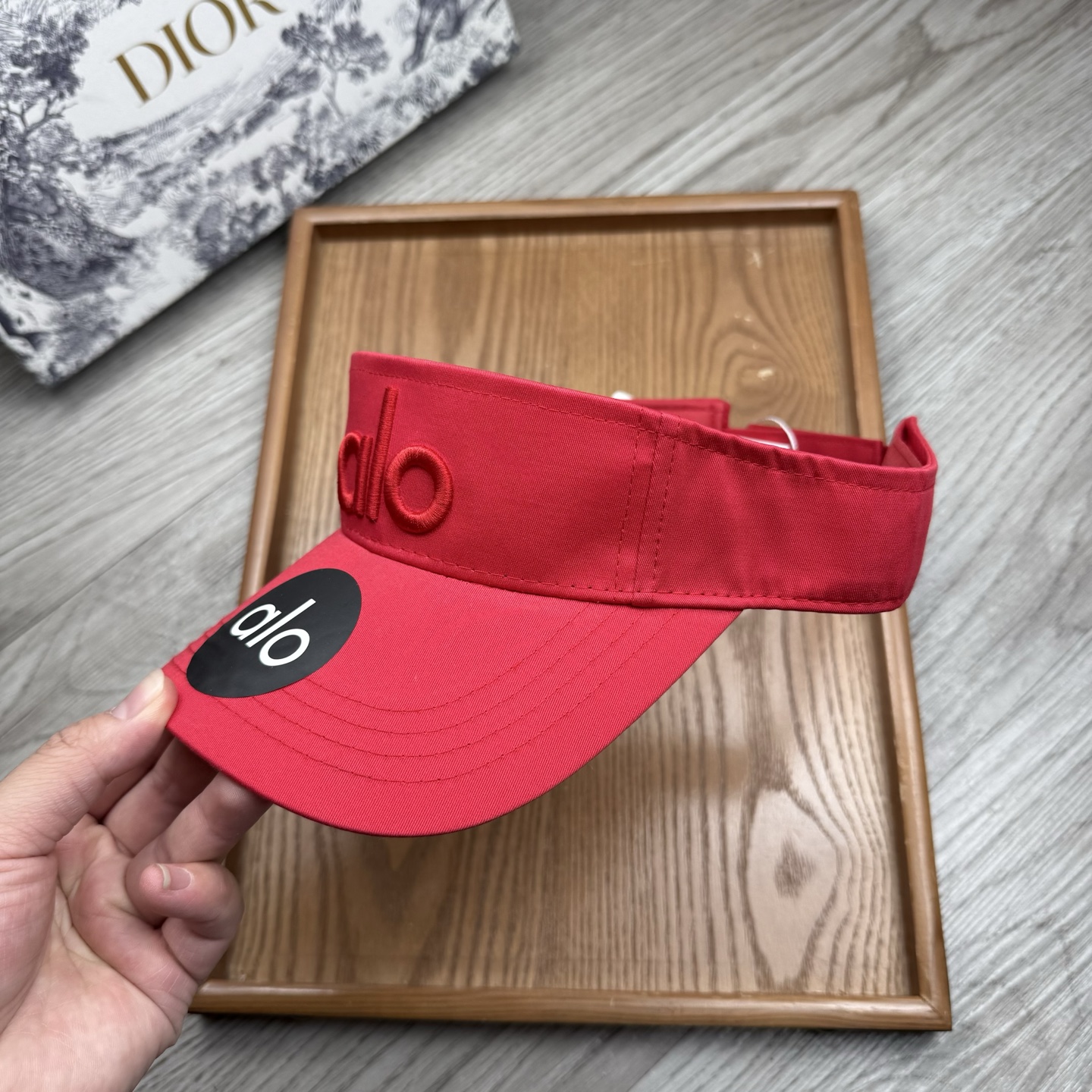 。alo。新款空顶帽，美美哒～简单大气～时尚大方～低调奢华～防晒，时尚两不误，百搭款！你值得拥有！不分码