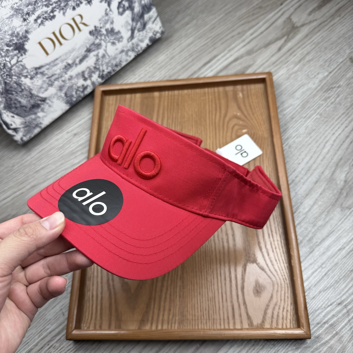 。alo。新款空顶帽，美美哒～简单大气～时尚大方～低调奢华～防晒，时尚两不误，百搭款！你值得拥有！不分码