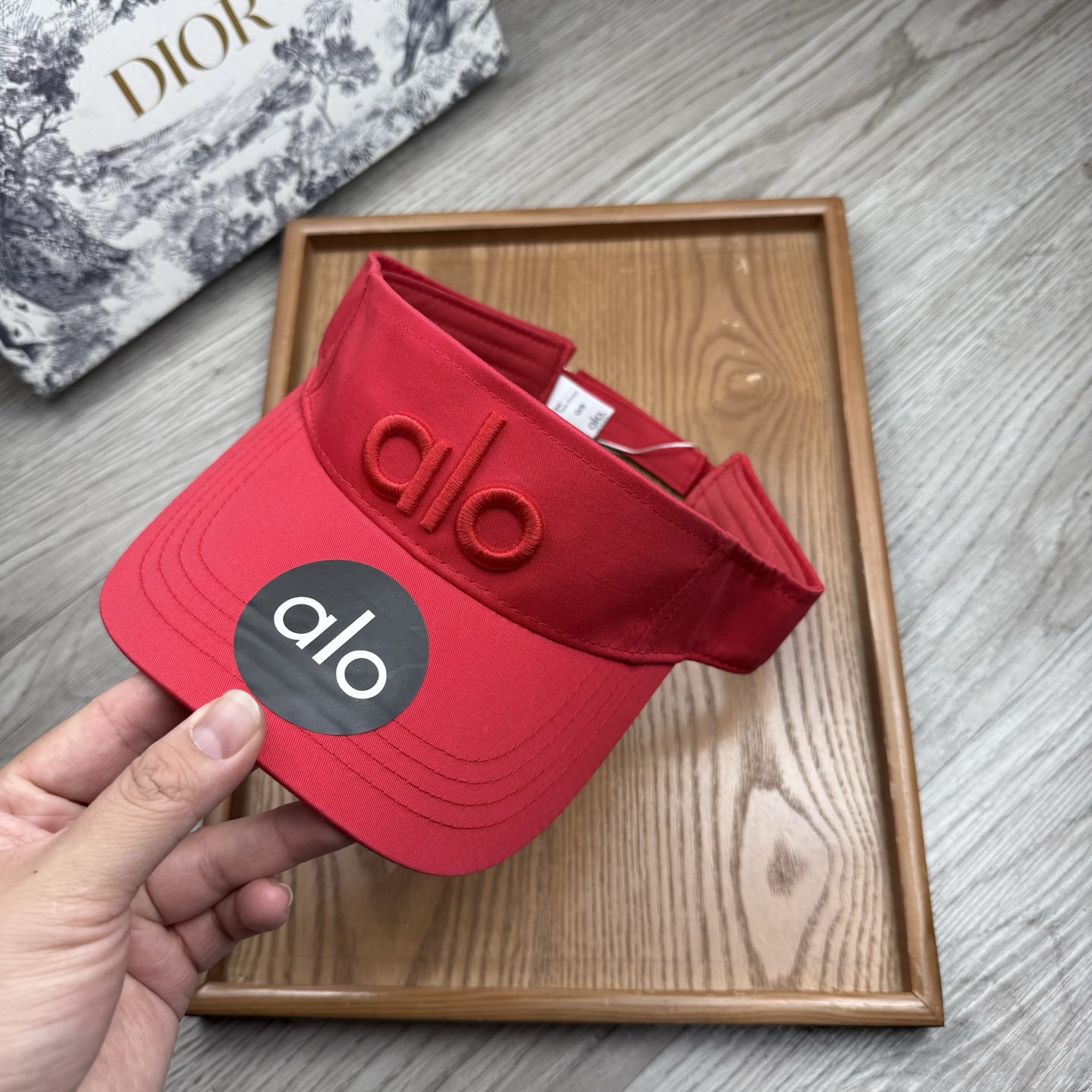 。alo。新款空顶帽，美美哒～简单大气～时尚大方～低调奢华～防晒，时尚两不误，百搭款！你值得拥有！不分码