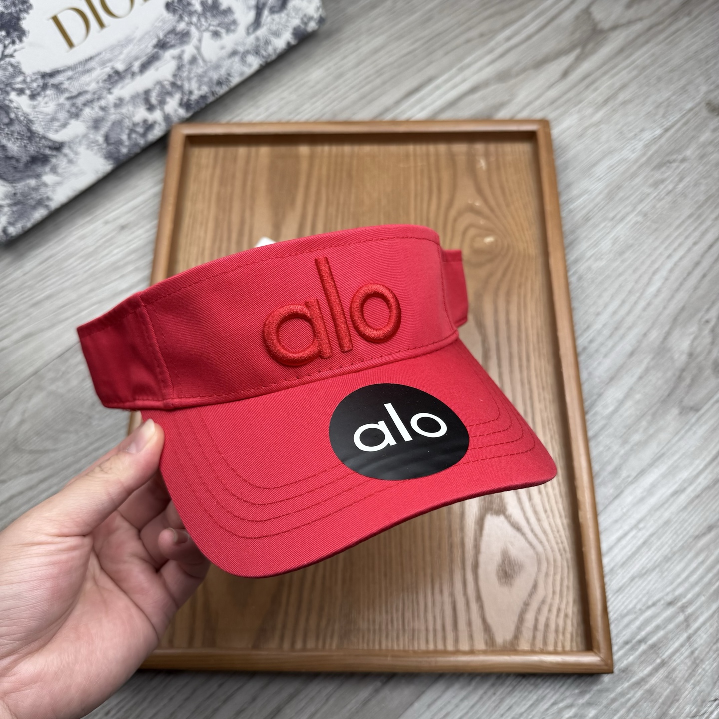 。alo。新款空顶帽，美美哒～简单大气～时尚大方～低调奢华～防晒，时尚两不误，百搭款！你值得拥有！不分码