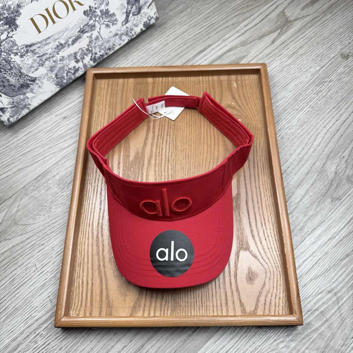 。alo。新款空顶帽，美美哒～简单大气～时尚大方～低调奢华～防晒，时尚两不误，百搭款！你值得拥有！不分码