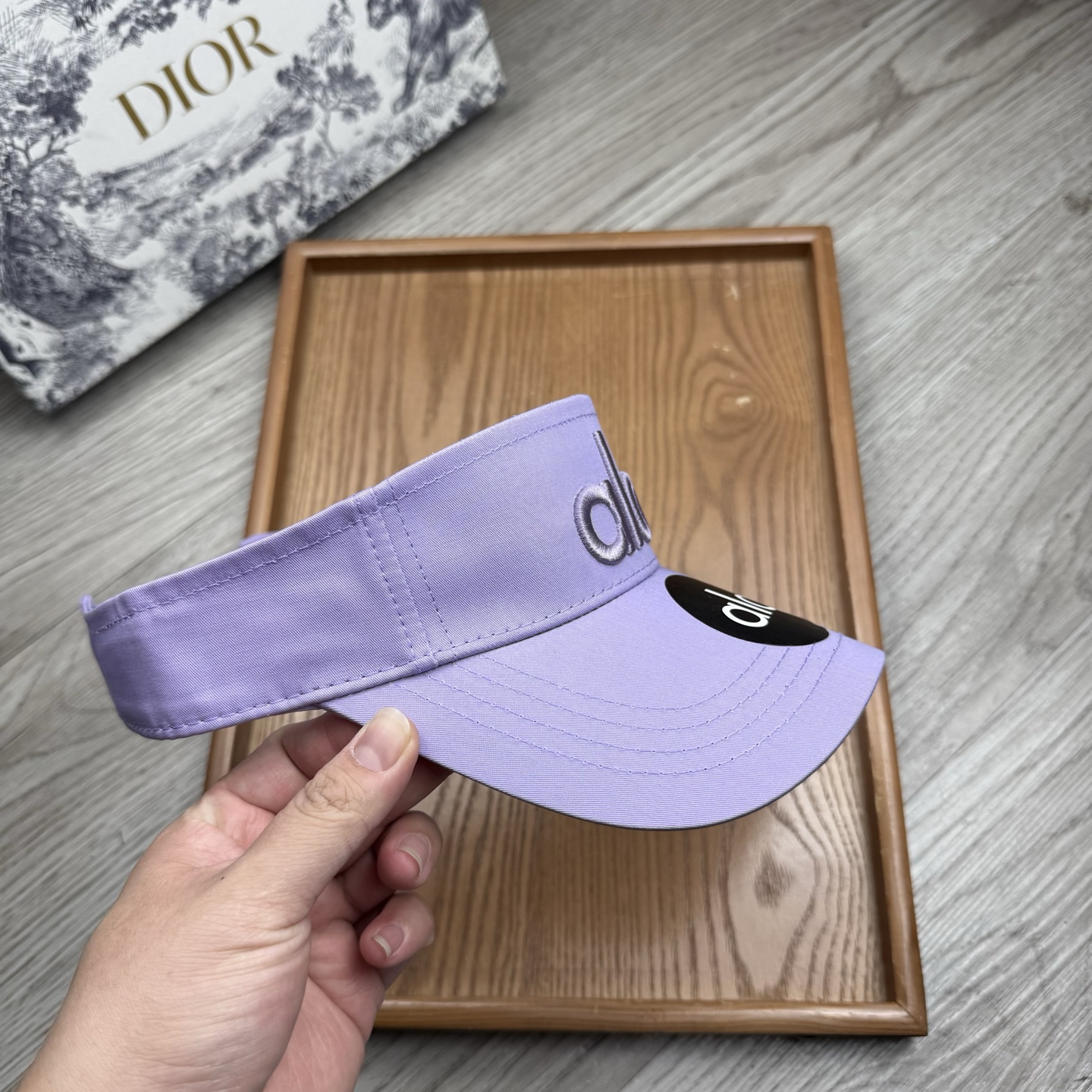 。alo。新款空顶帽，美美哒～简单大气～时尚大方～低调奢华～防晒，时尚两不误，百搭款！你值得拥有！不分码