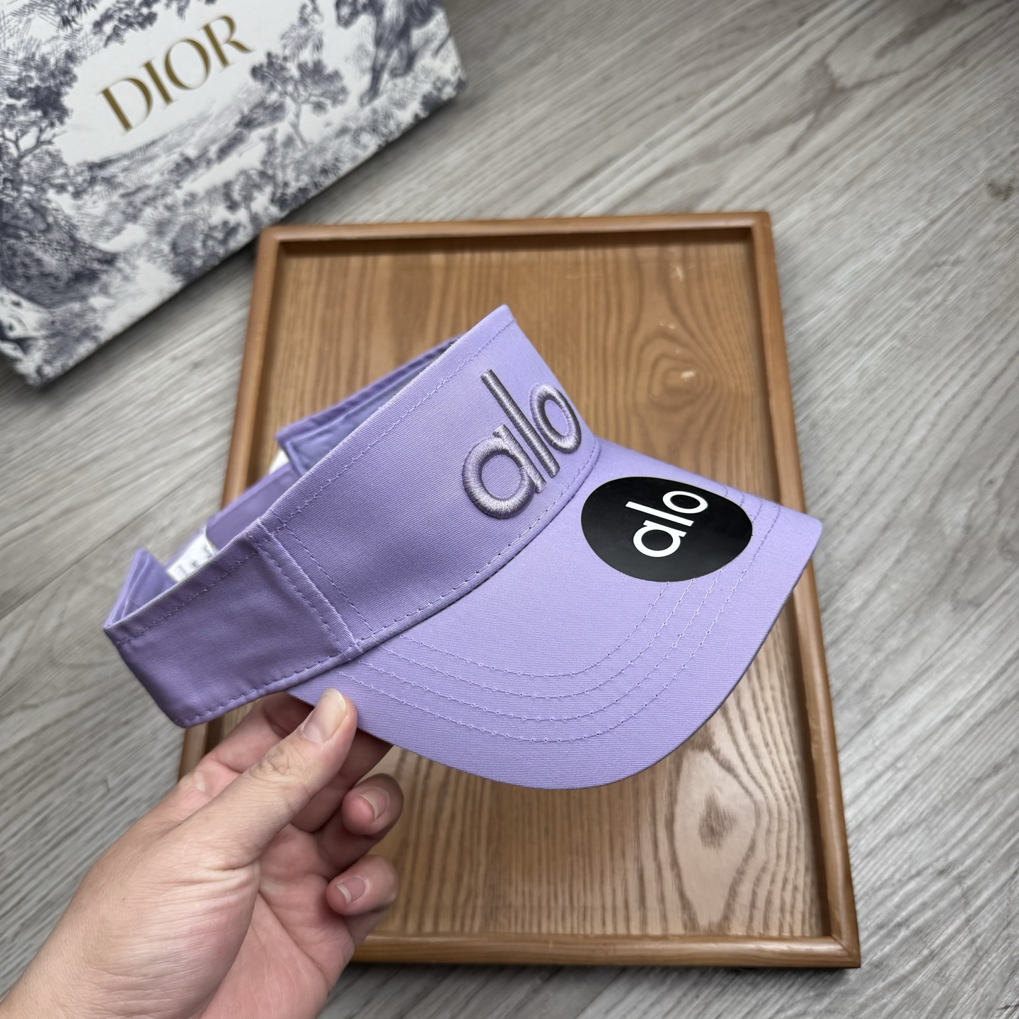 。alo。新款空顶帽，美美哒～简单大气～时尚大方～低调奢华～防晒，时尚两不误，百搭款！你值得拥有！不分码